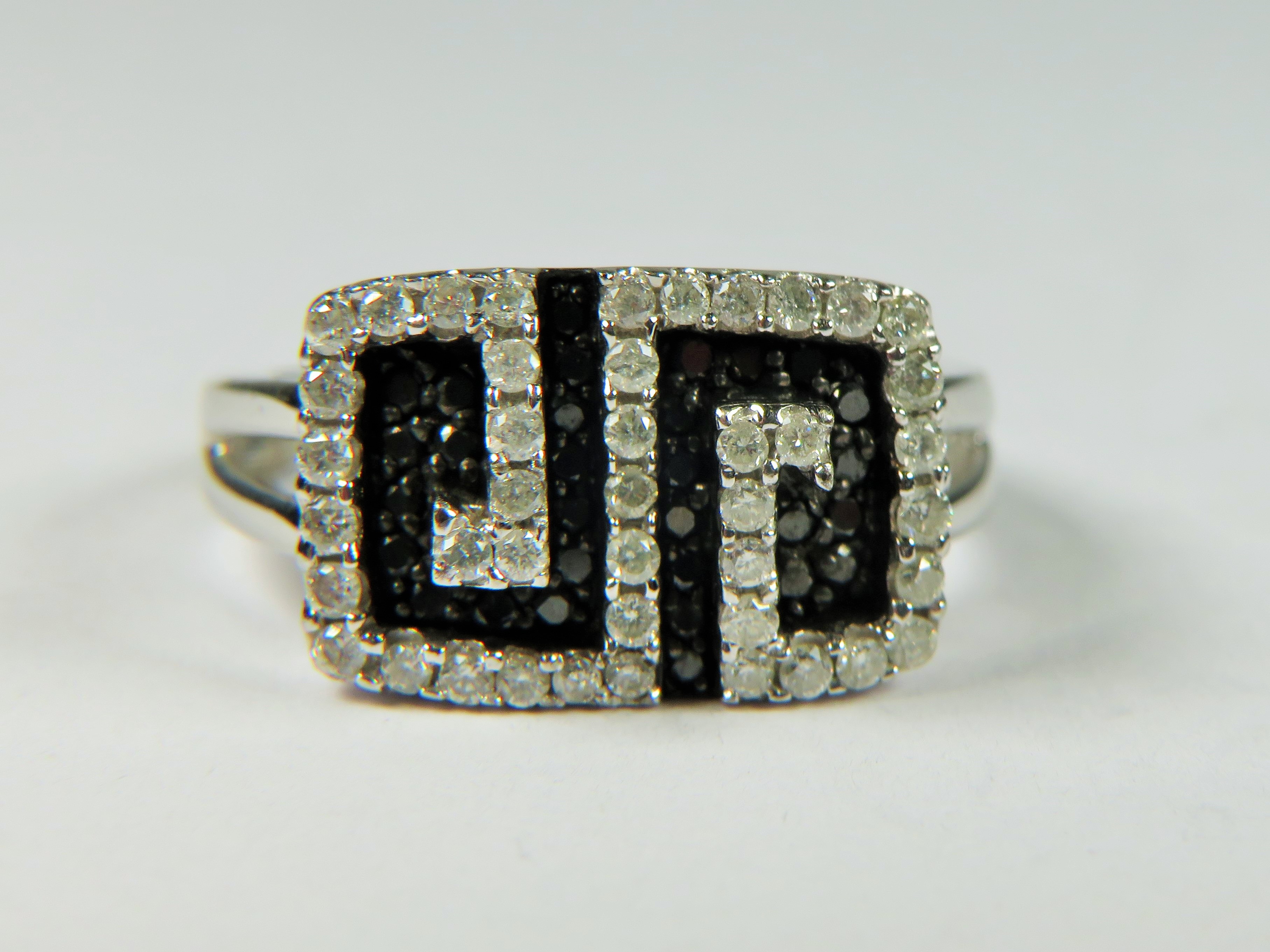 9ct White Gold Diamond set ring in a Black & White Deco Style.   Finger size 'N-5'  5.4g - Image 4 of 4