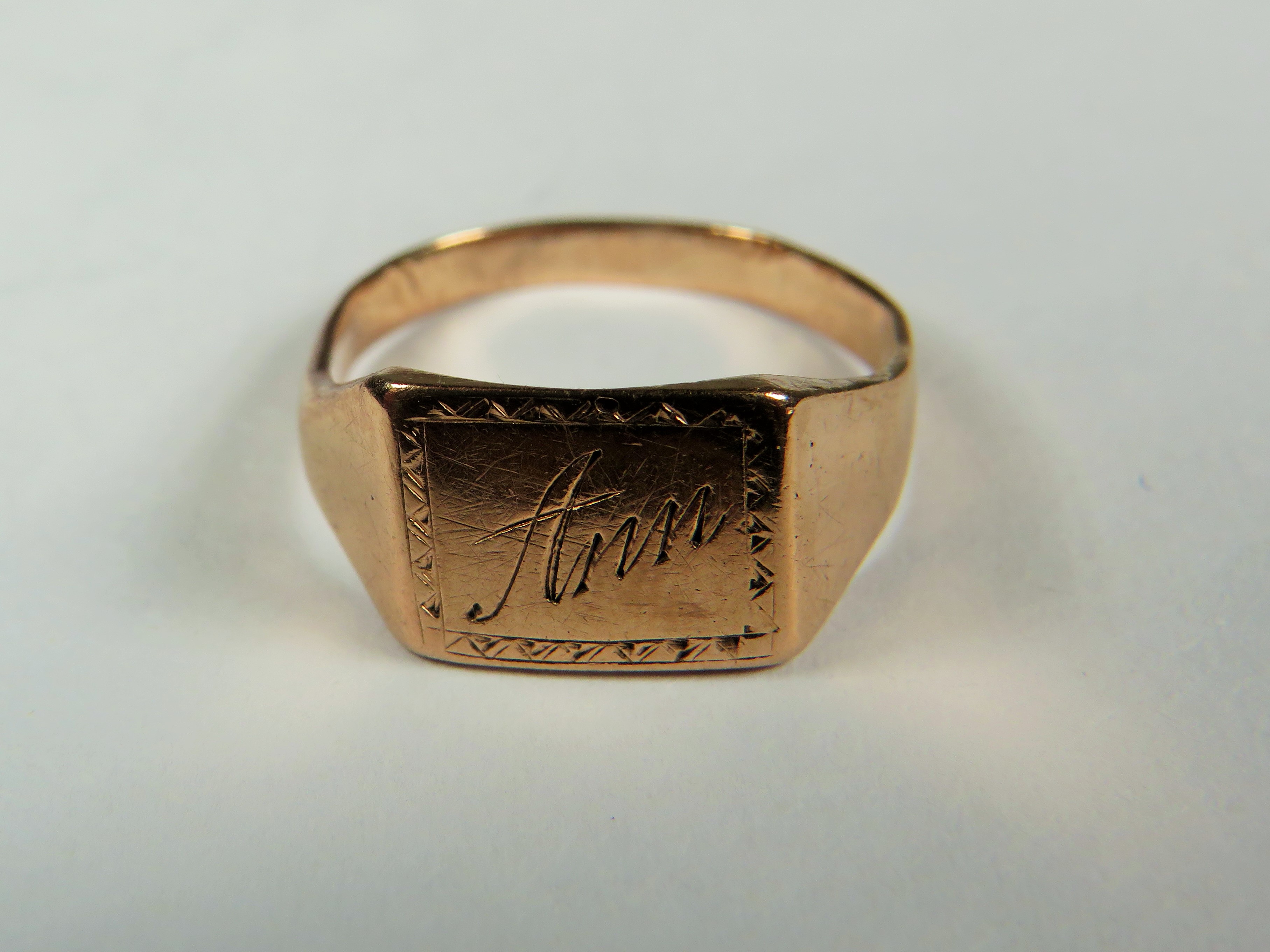9ct Yellow Gold Signet ring, etched 'Ann' to the face.  Finger size 'M'    2.5g - Image 3 of 3