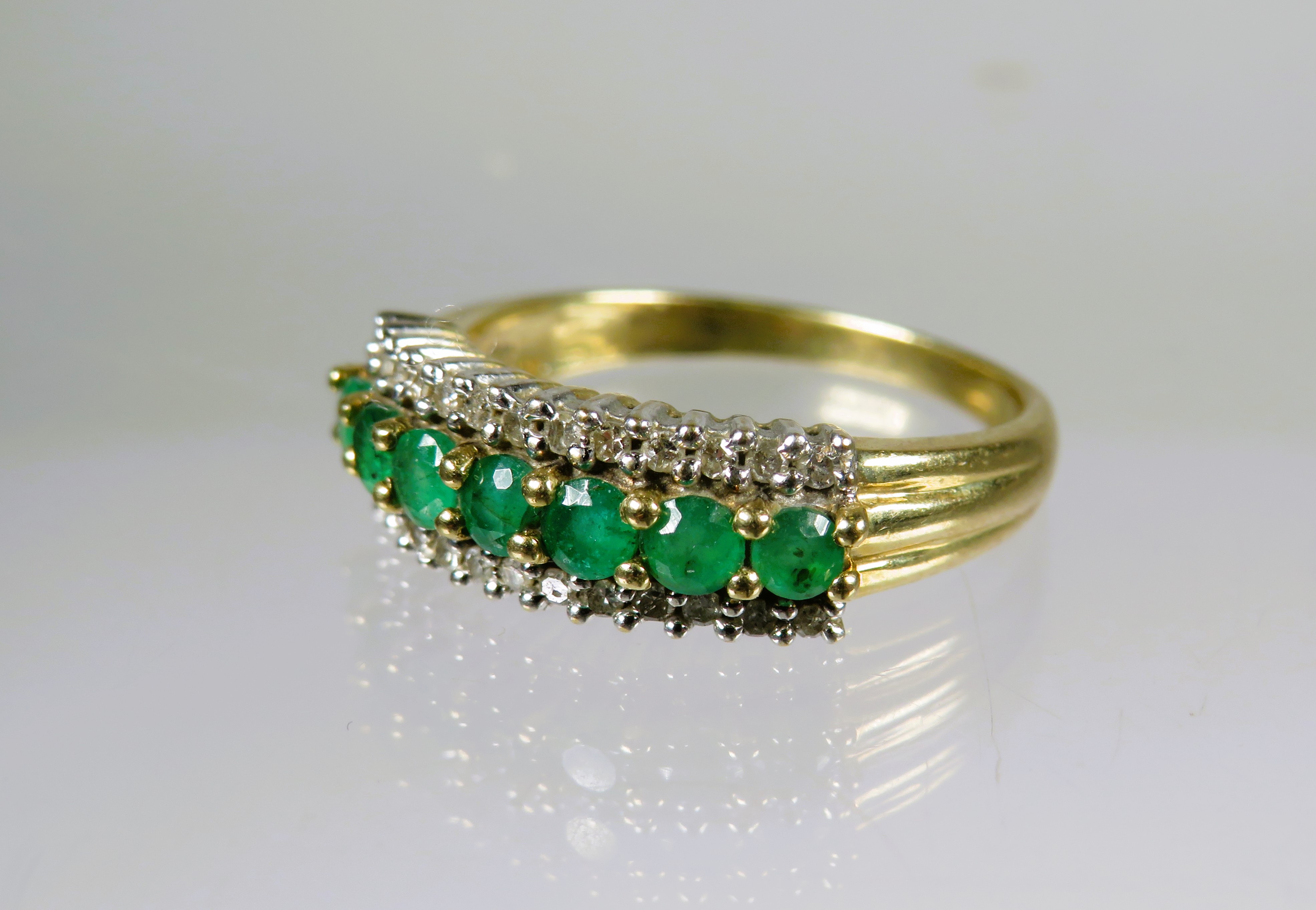 9ct Yellow Gold Ring set with Emerald Coloured CZ and Flanked by Twin rows of Melee Diamonds.  Finge - Image 3 of 3