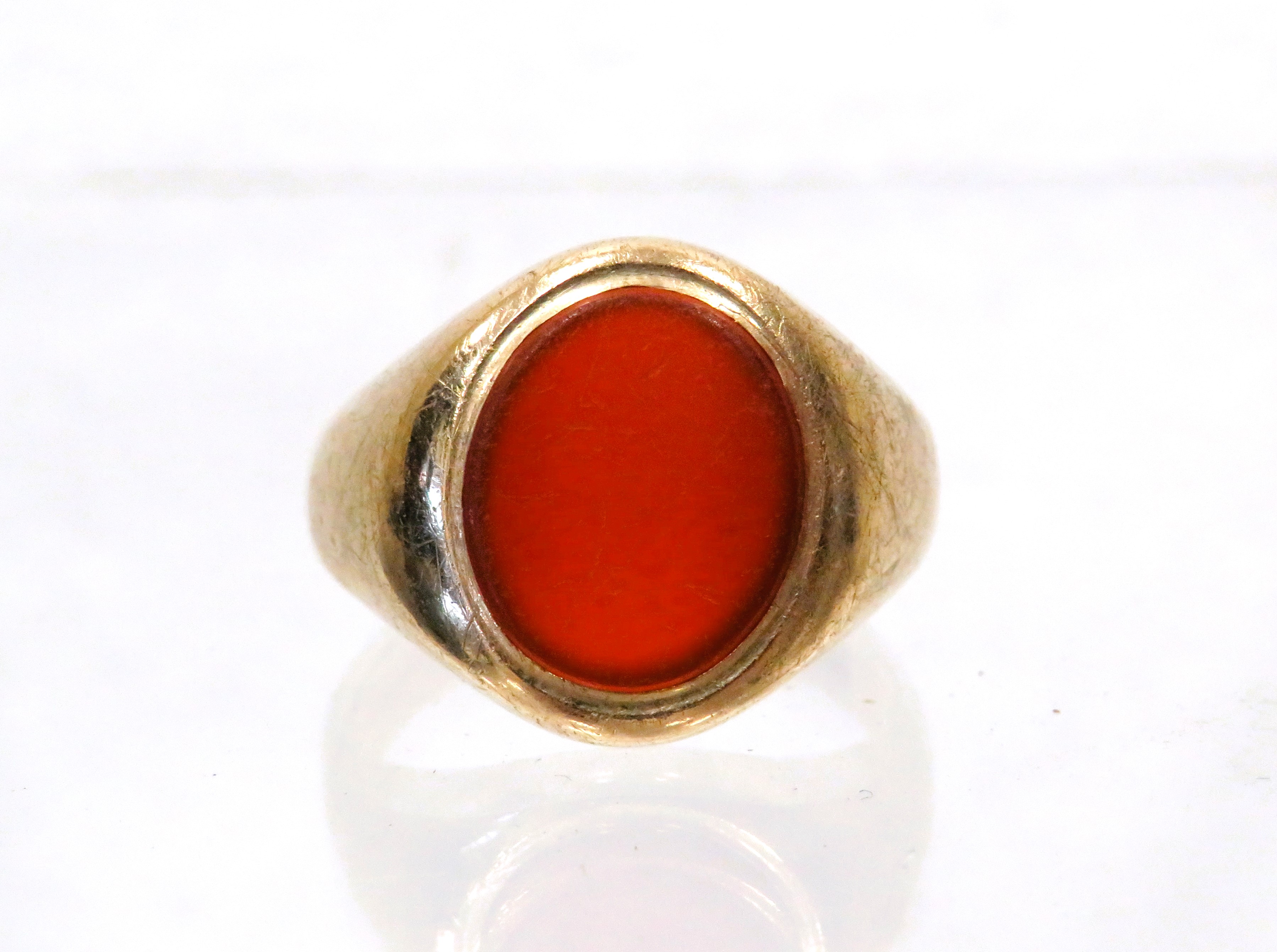 9ct Yellow Gold Ring set with a Carnelian of good colour.  Finger size 'N'   5.7g