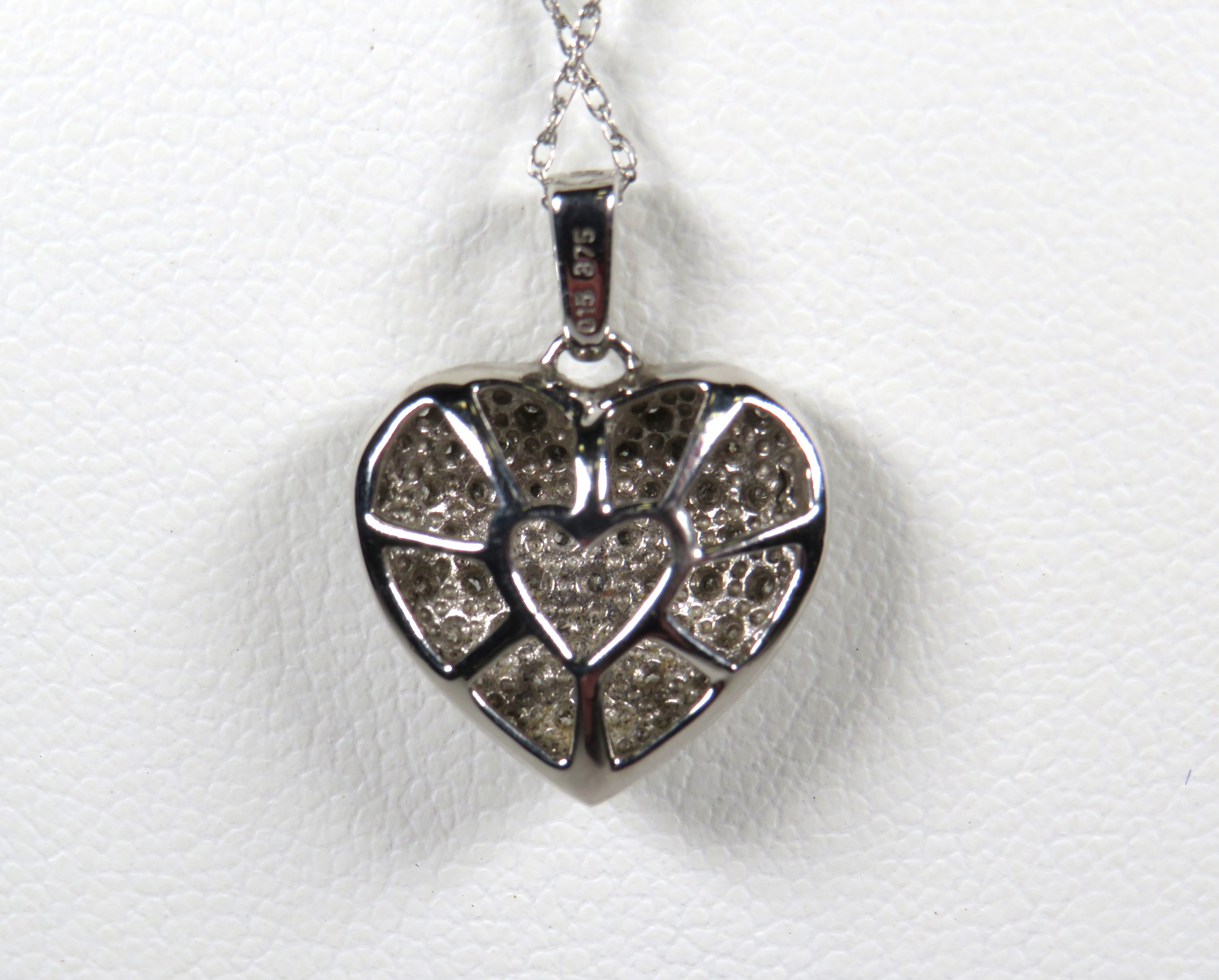 9ct White Gold Heart shaped pendant set on an 18 inch pct White Gold chain.  Total weight 2.7g - Image 3 of 3