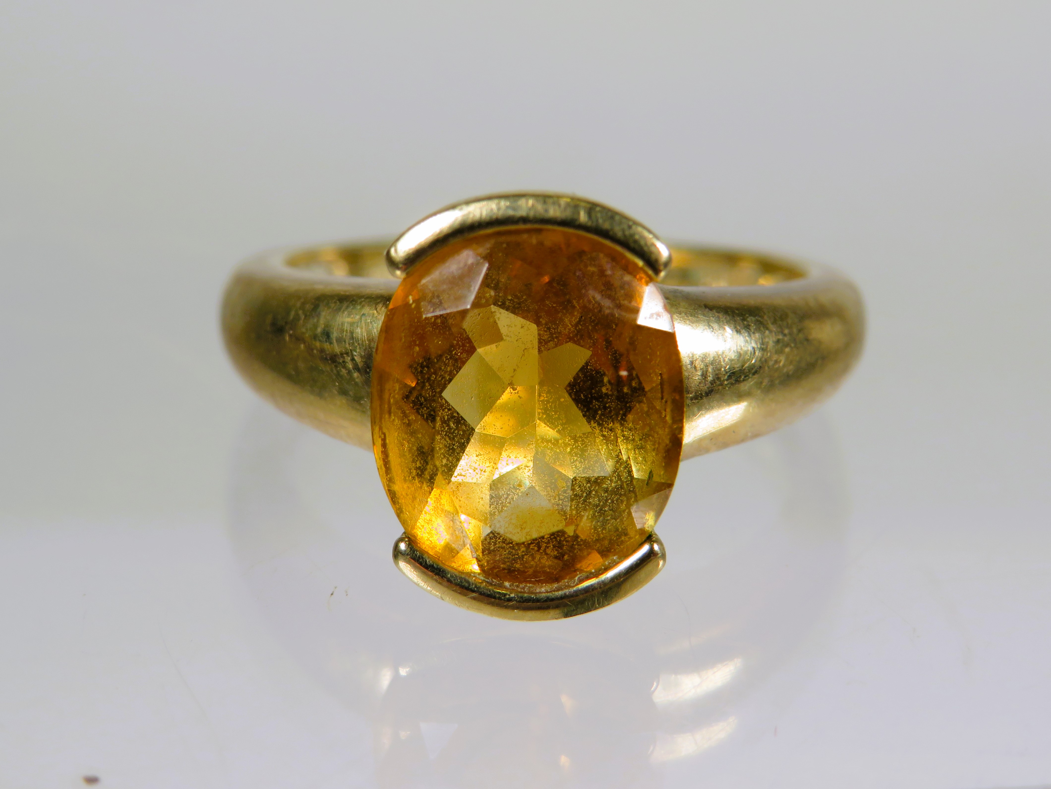 9ct Yellow Gold Citrene set ring (10 x 8mm)  Finger size 'P'   3.6g