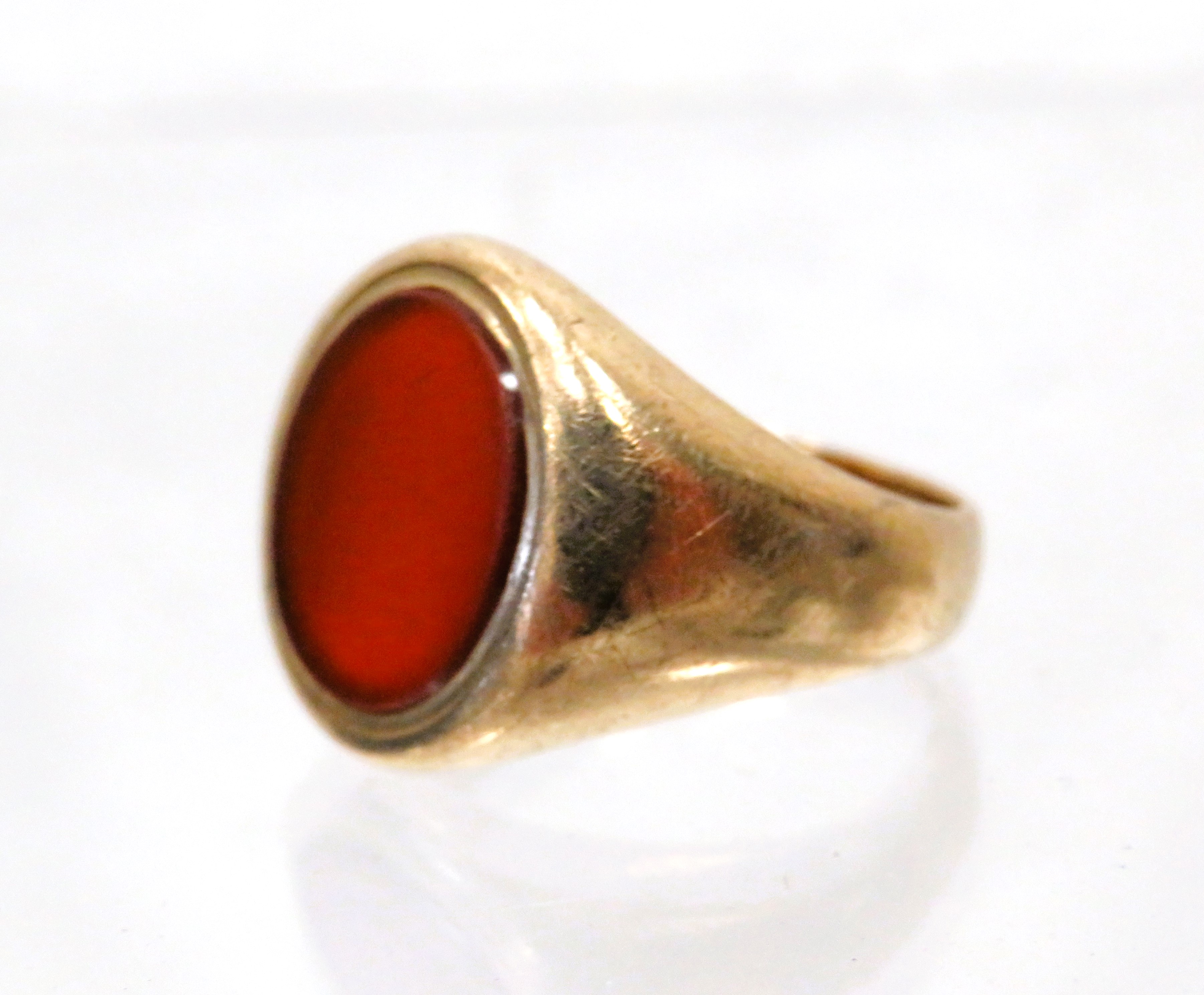 9ct Yellow Gold Ring set with a Carnelian of good colour.  Finger size 'N'   5.7g - Image 2 of 2