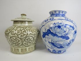 Large Blue and White chinese vase and a large lidded chinese jar, the tallest stands 29cm tall.