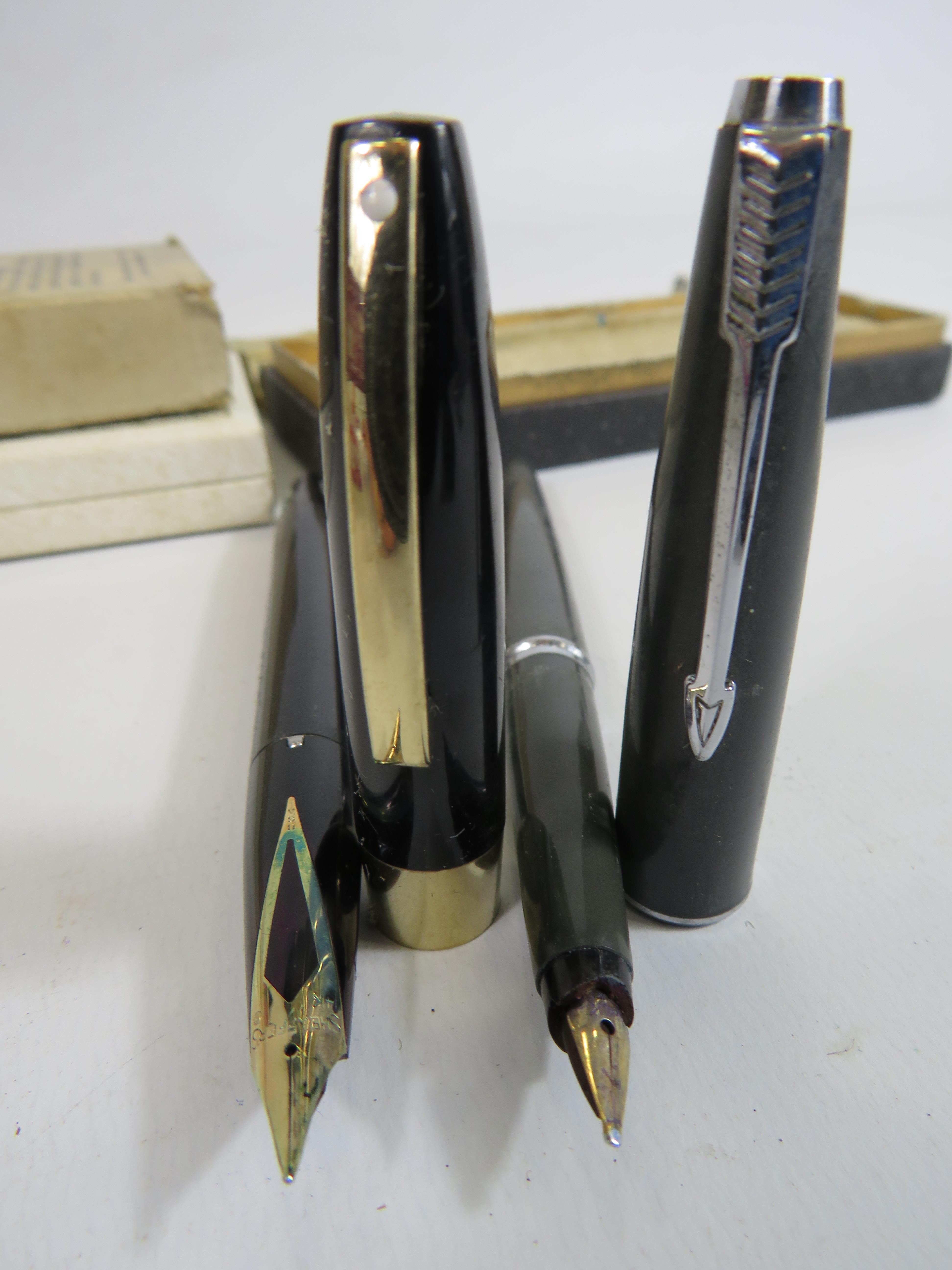 Shaffer imperial and Parker fountain pens with 14k gold nibs and original boxes. - Bild 2 aus 2