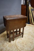 Oak Gate leg drop leaf table . See photos. S2