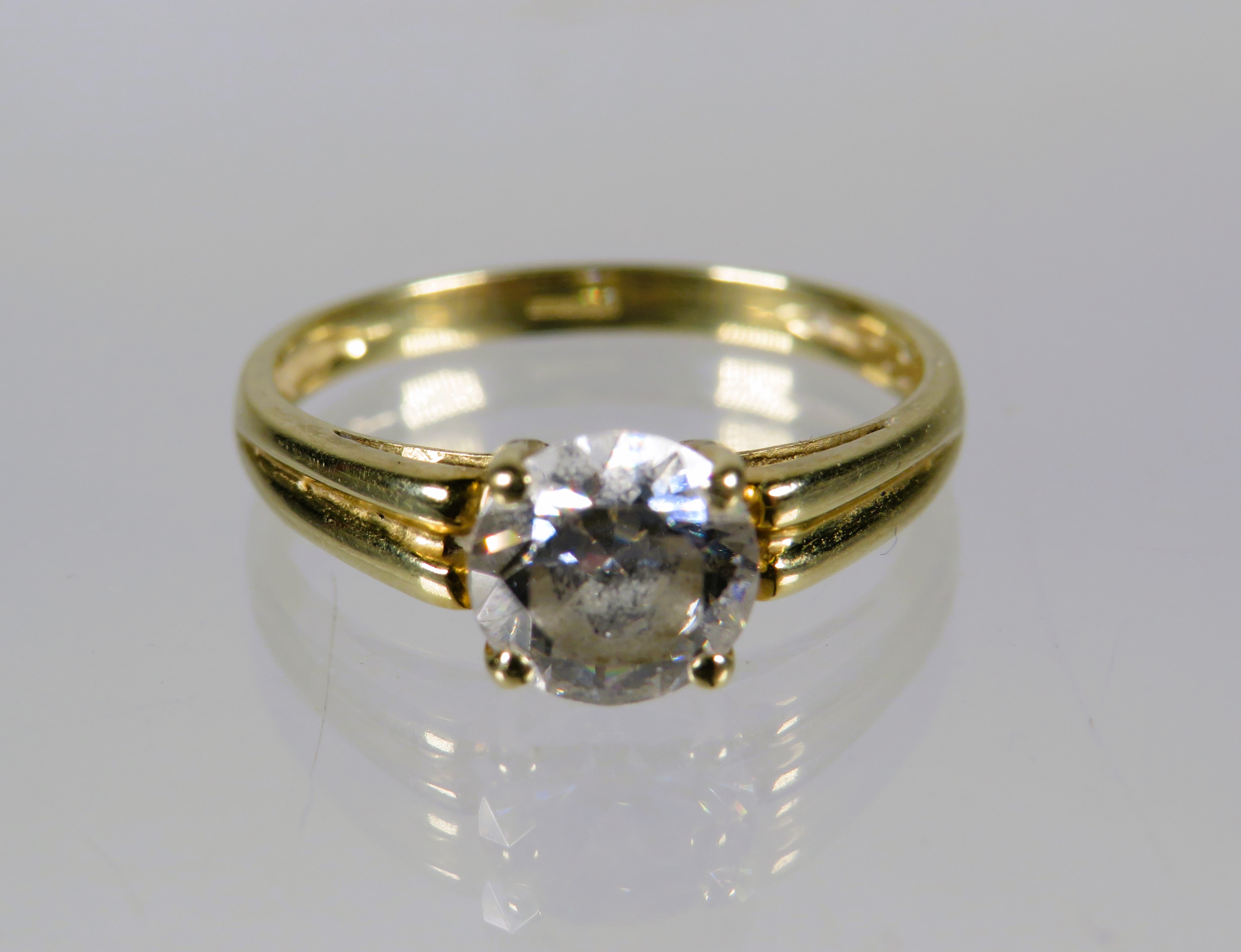 14ct Yellow Gold CZ set Solitaire Ring.  Finger size 'K'     1.8g