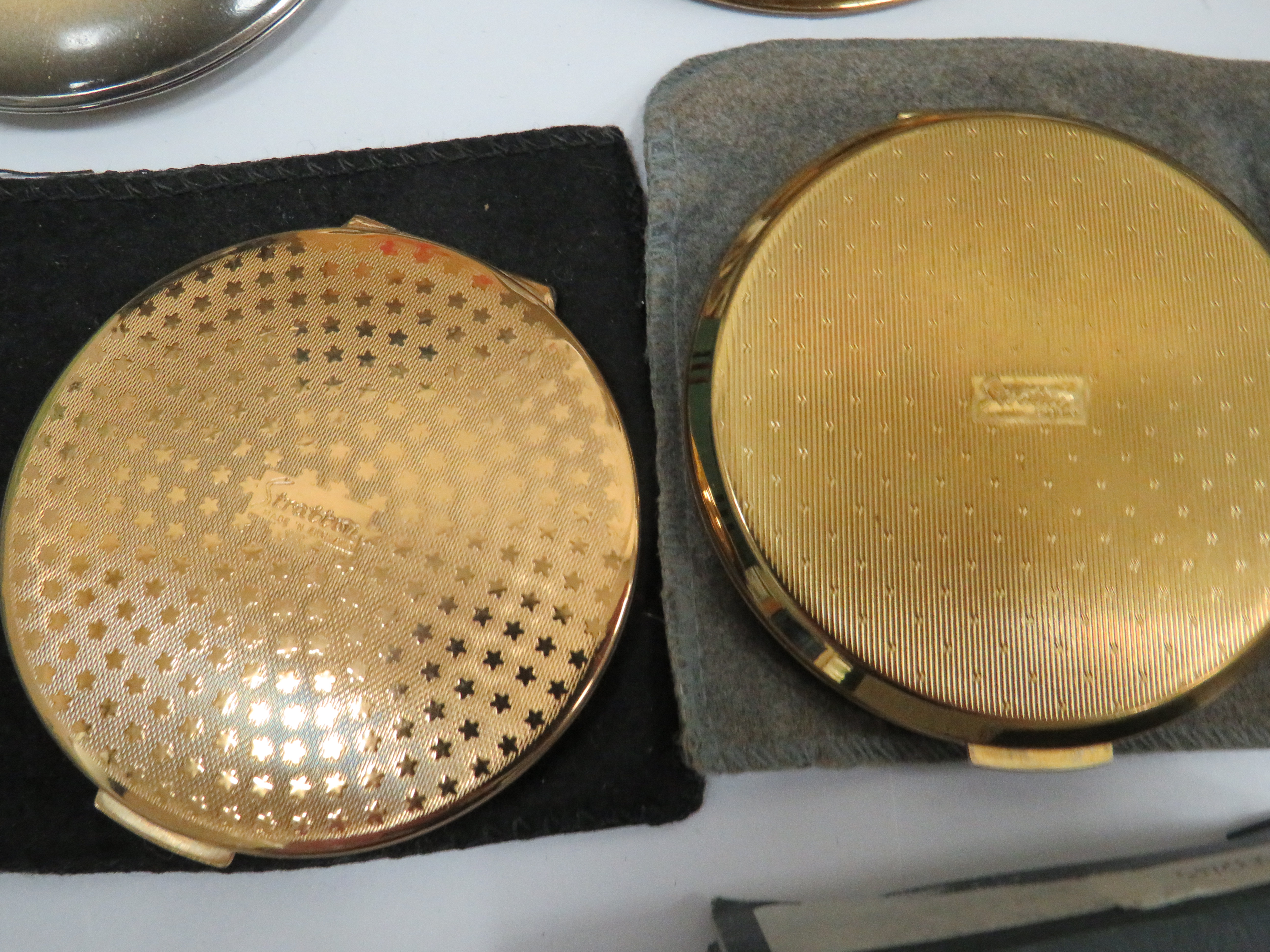 Selection of Vintage compacts, many by Stratton. See photos.  - Image 6 of 7