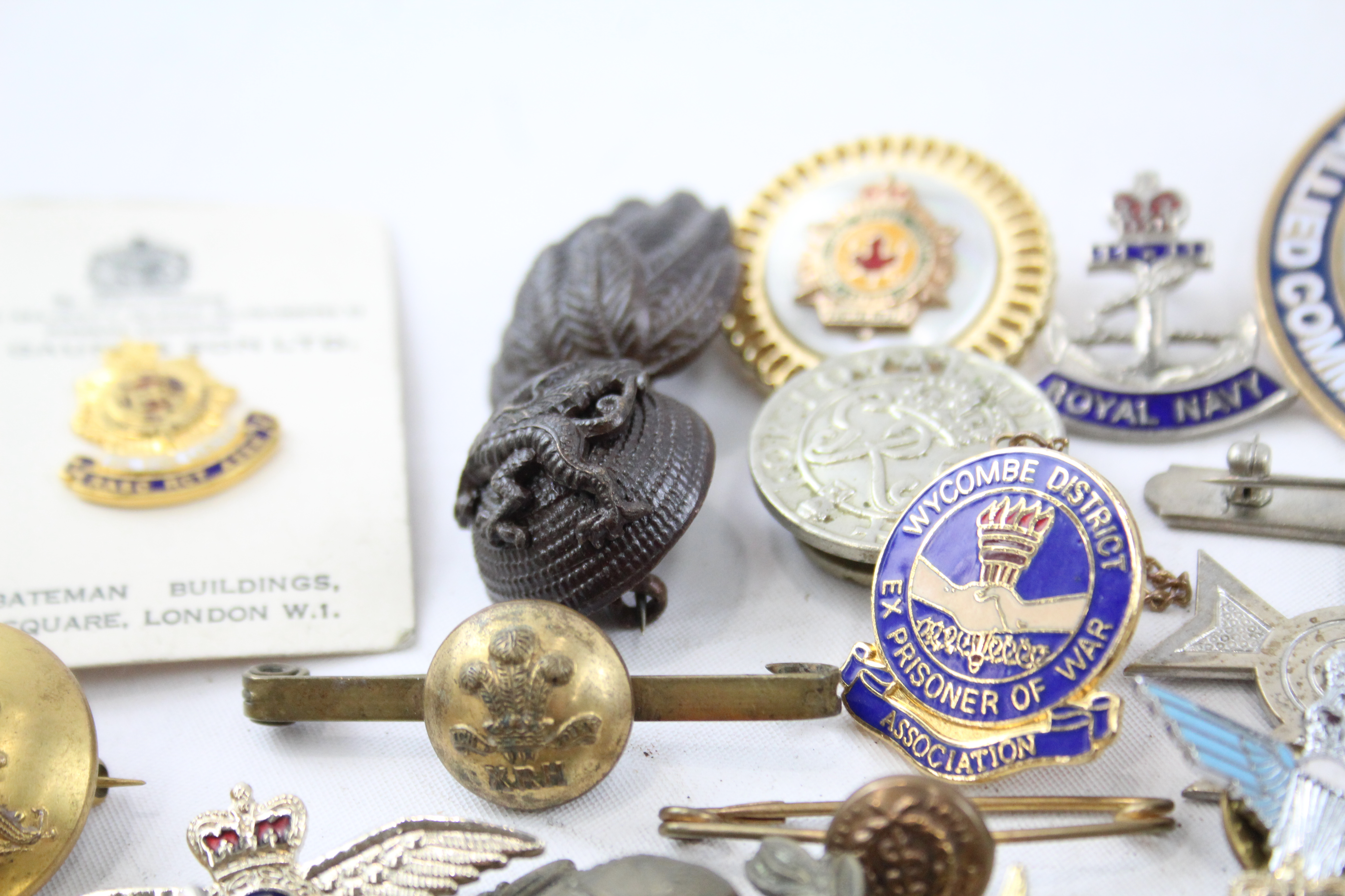 Mixed lot of Military Lapel and Sweetheart Badges to inc. Royal Navy, S.A.S . R.A.F etc. 2341437 - Image 4 of 7