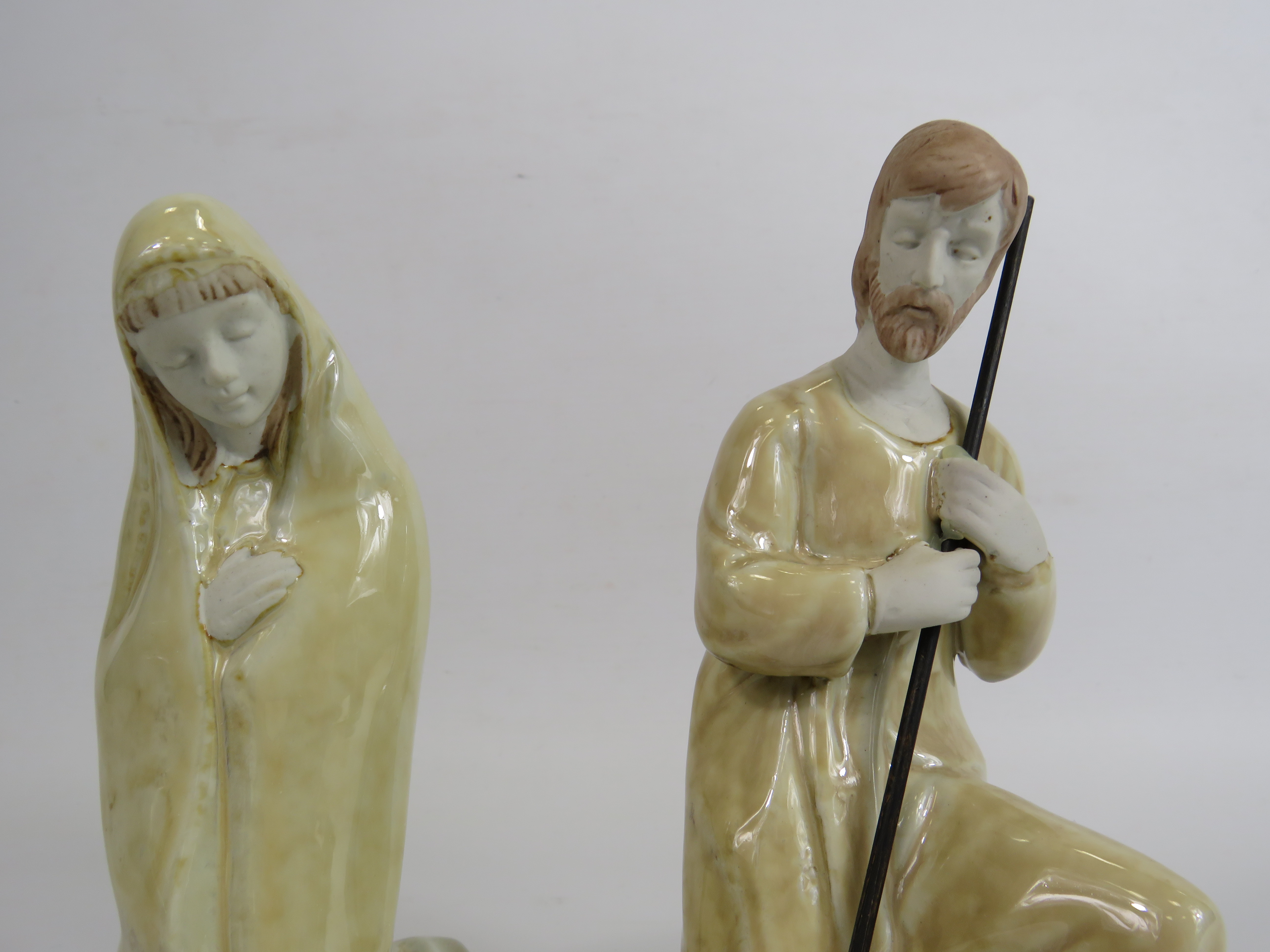 3 Ceramic figurines depiciting Joseph, Mary and Baby Jesus, the tallest stands 19.5cm. - Image 2 of 3