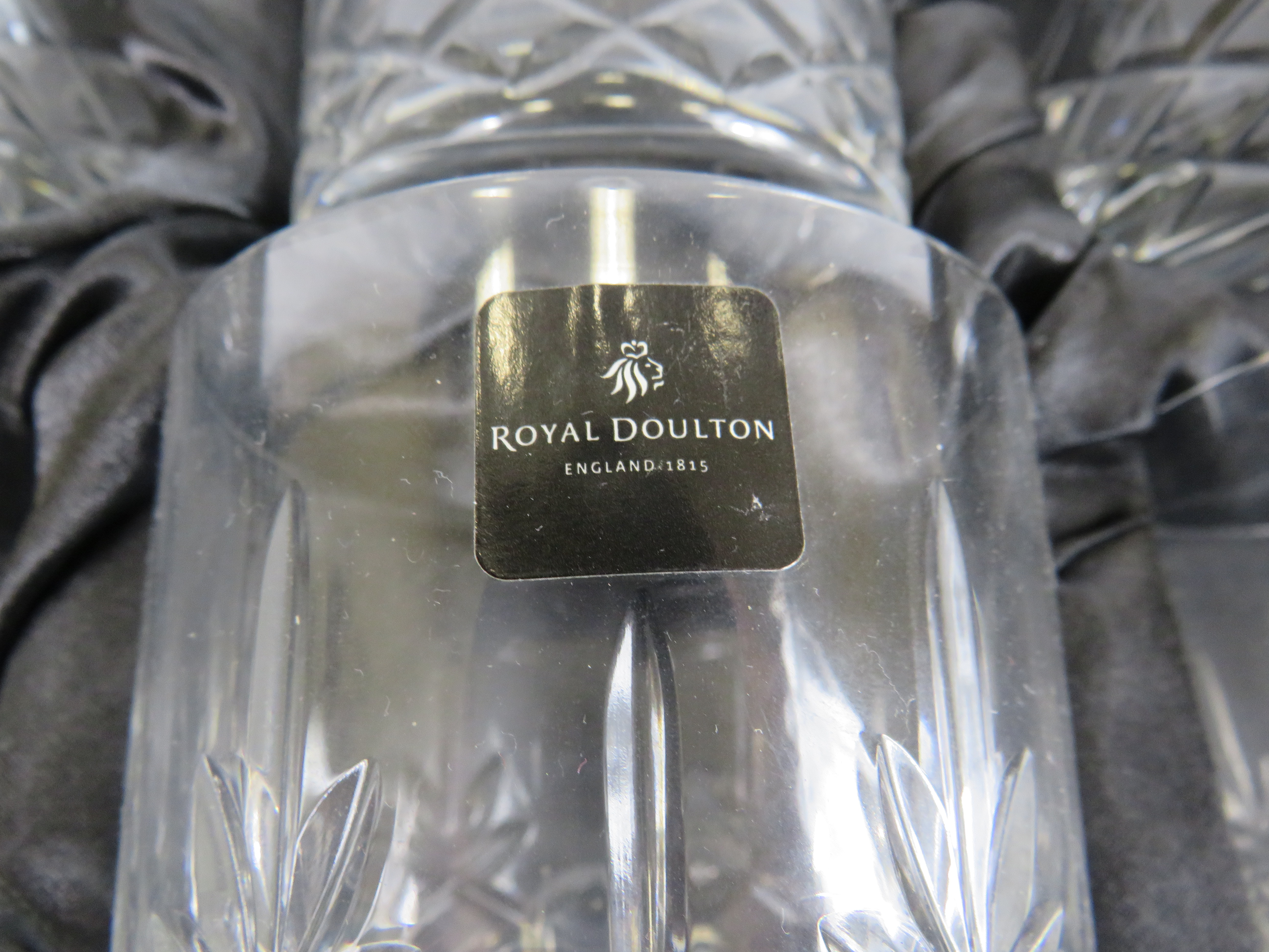 6 Large Royal Doulton whiskey tumblers in original box. - Bild 2 aus 3