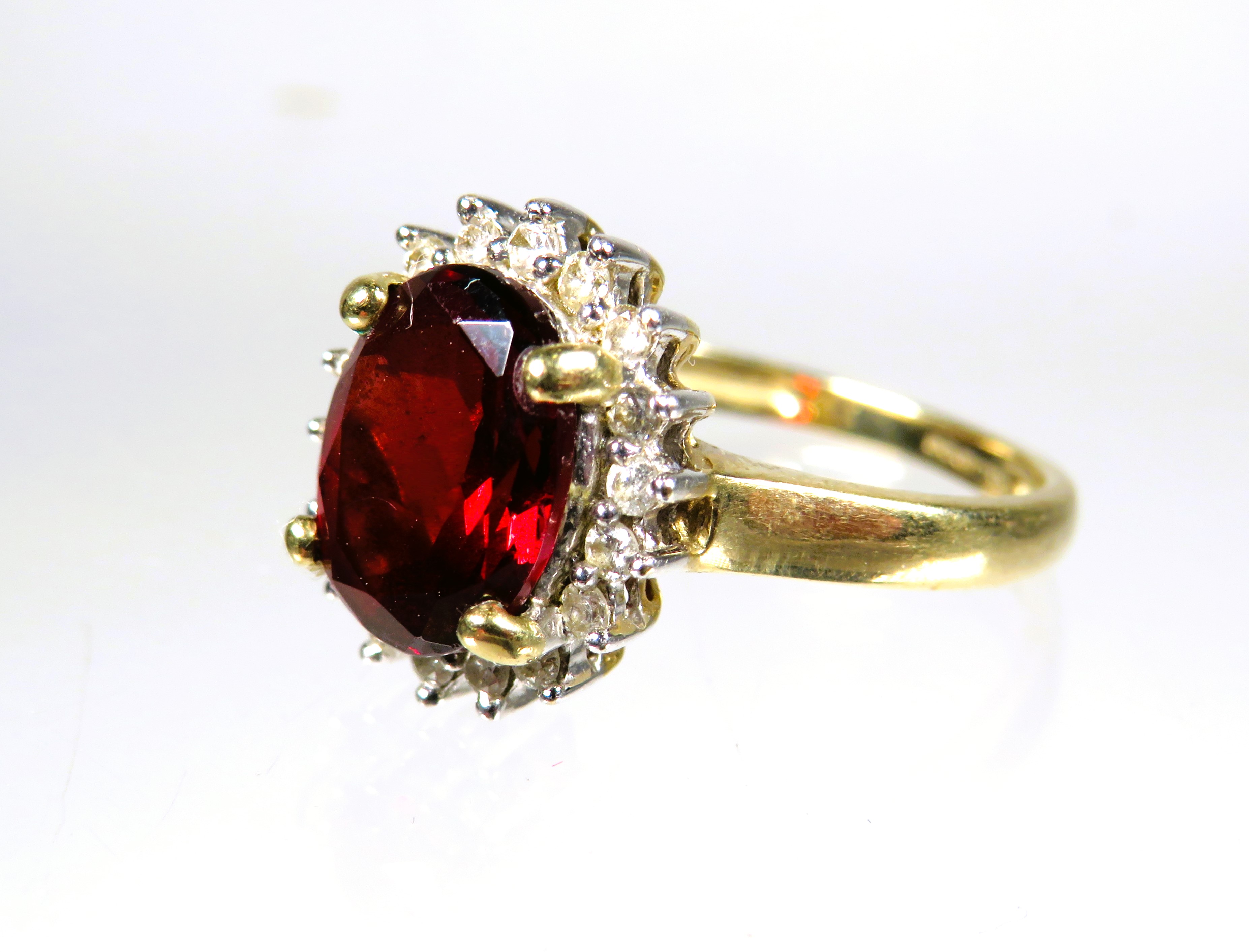 9ct Yellow Gold ring set with a large Oval Garnet which measures approx 10 x 8 mm with Diamond Surro - Image 3 of 3