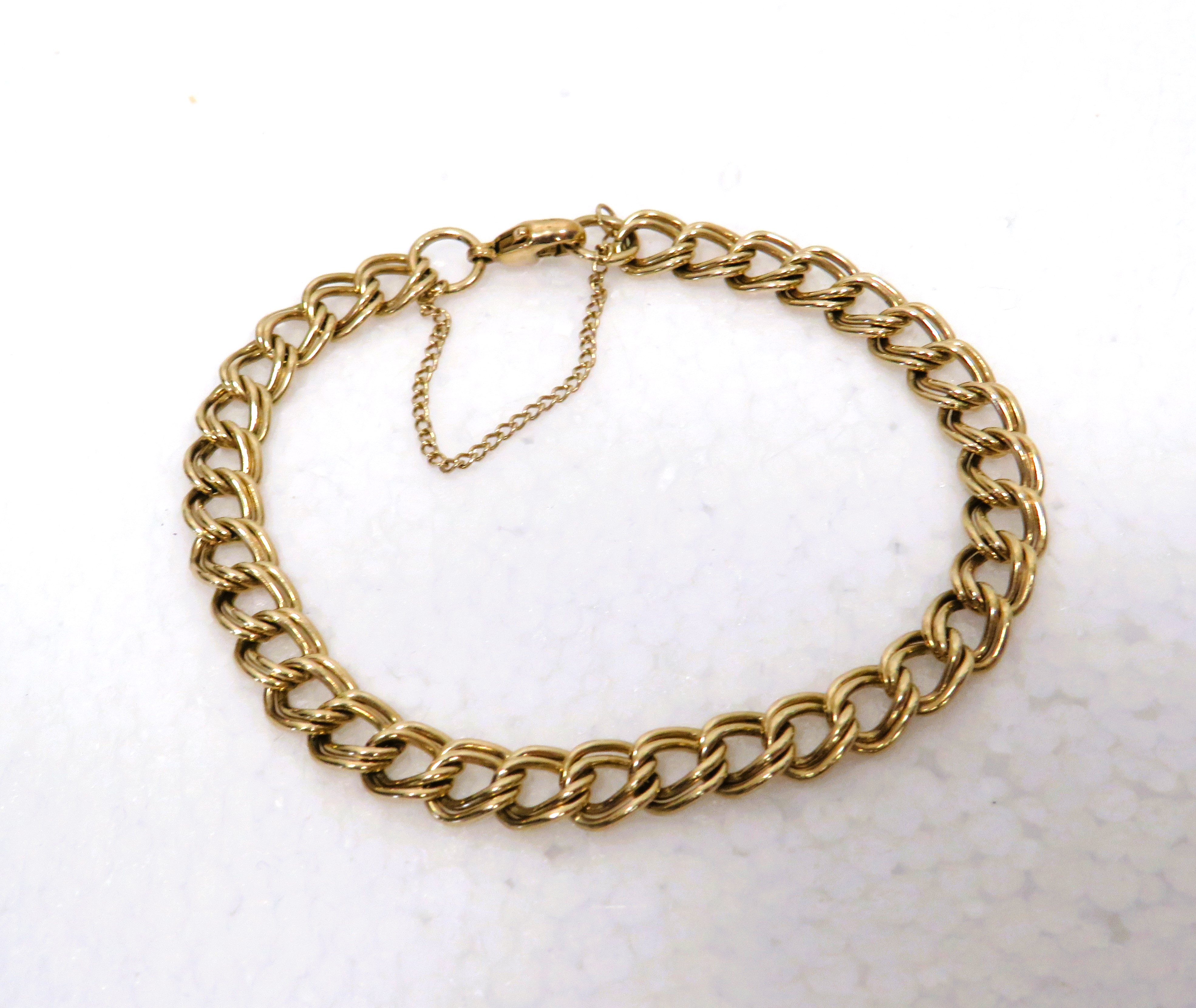 9ct Yellow Gold Double link 7 inch Bracelet with Safety Chain fitted, heart shaped catch.   Total we