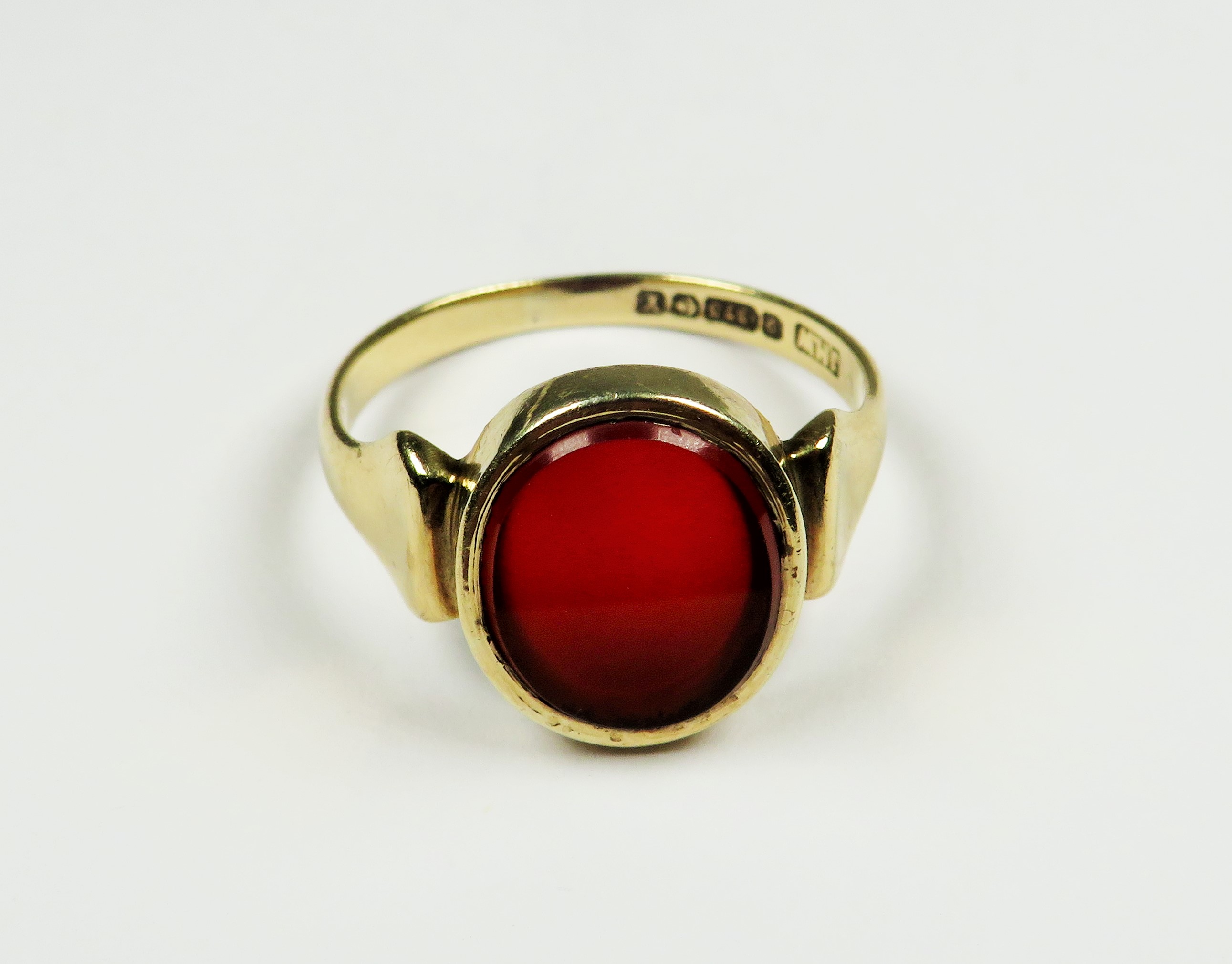 9ct Yellow Gold, Carnelian set ring. Finger size 'Q-5'  3.0g - Image 4 of 4