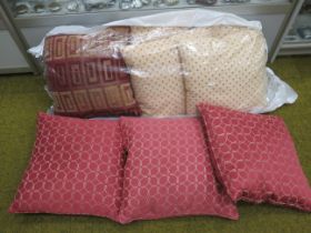 Nine excellent good quality cushions. See photos.