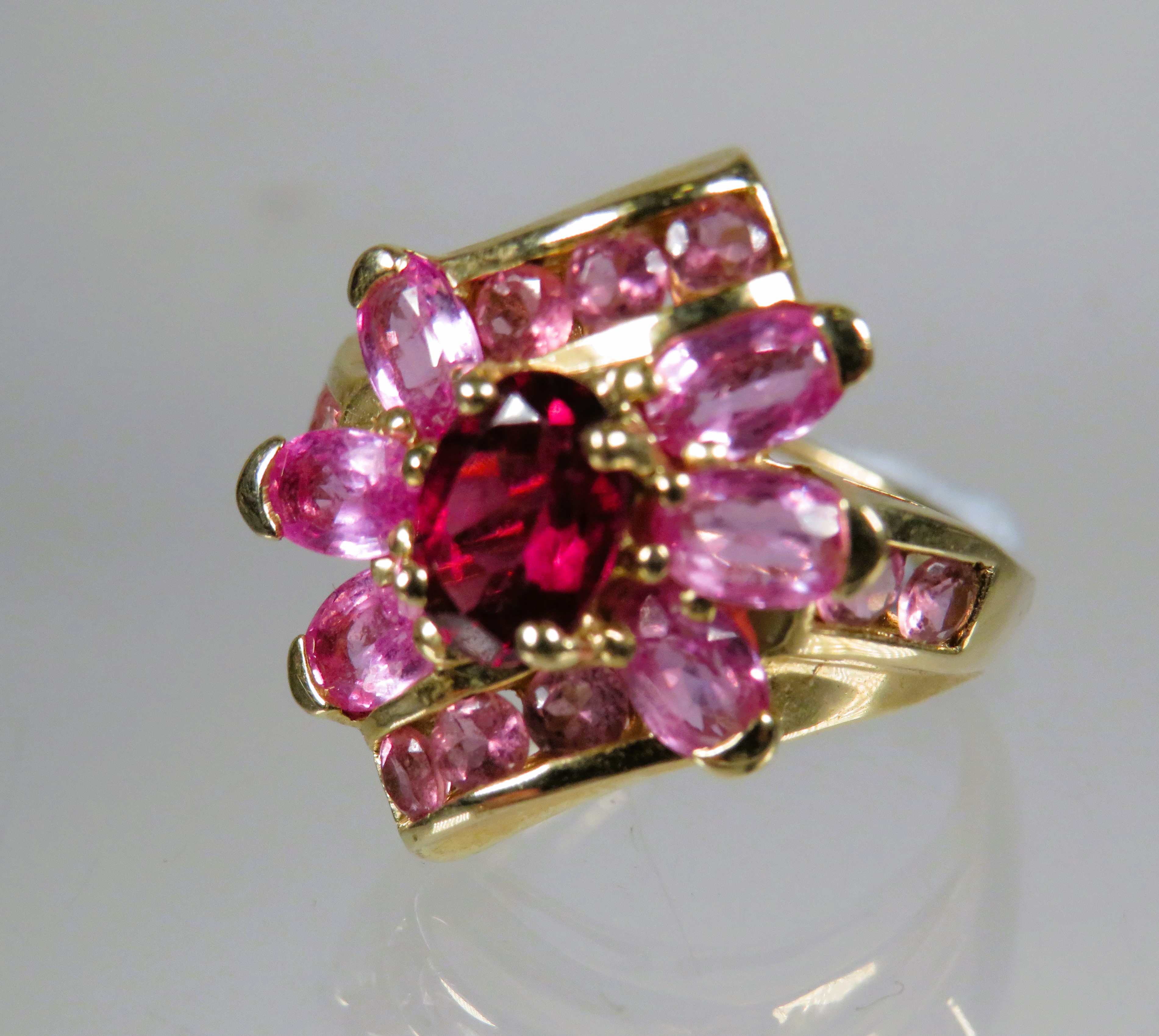 9ct Yellow Gold Ring set with Pink Tourmaline in a flower pattern.   Finger size 'M'    4.5g - Image 3 of 3