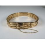 Vintage Three bar 9ct Yellow Gold Bracelet with Safety chain in excellent condition.  7.5 inches.  W