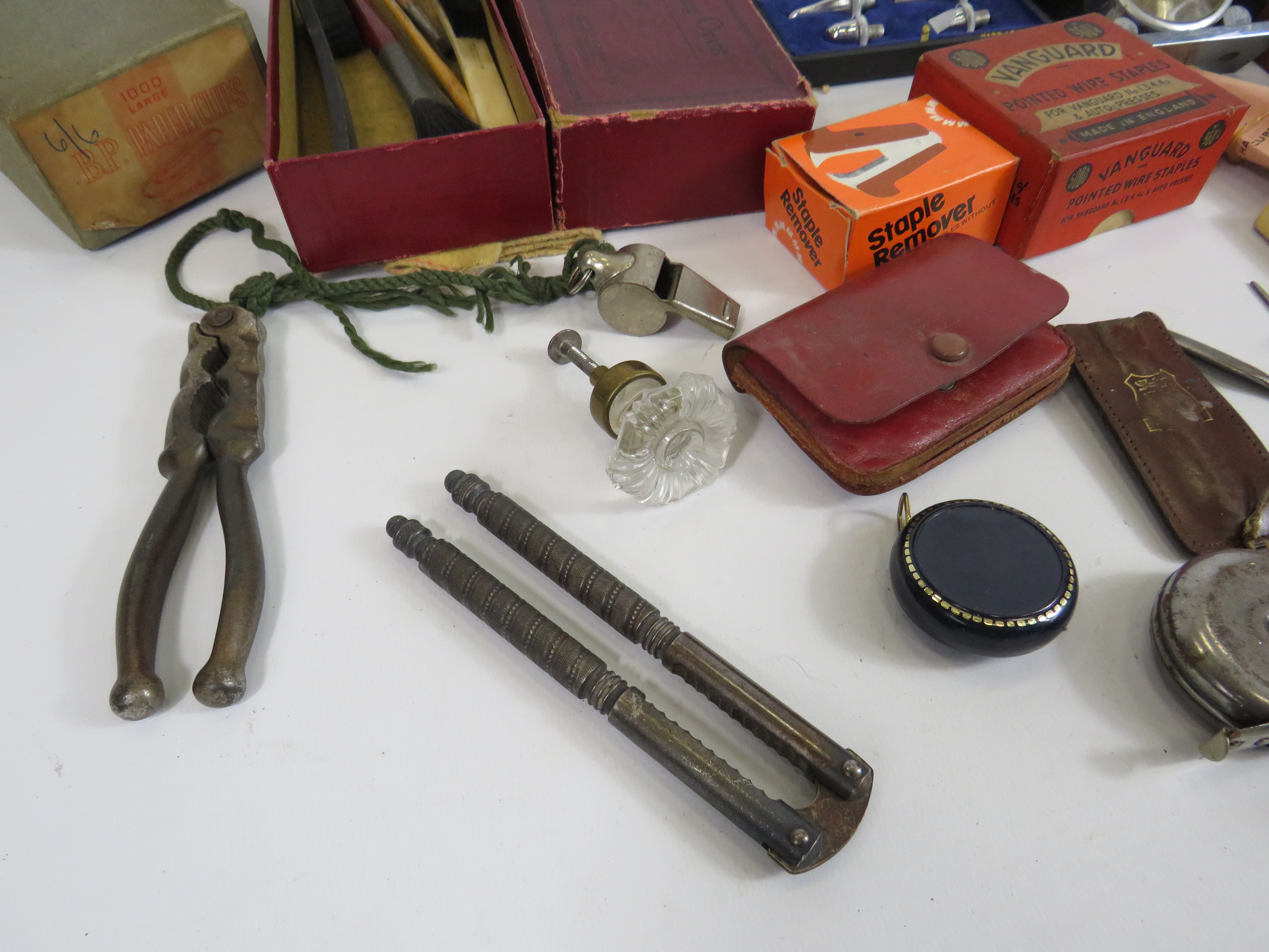 Mixed collectables lot including medical instruments, vintage yo-yo etc. - Image 7 of 7