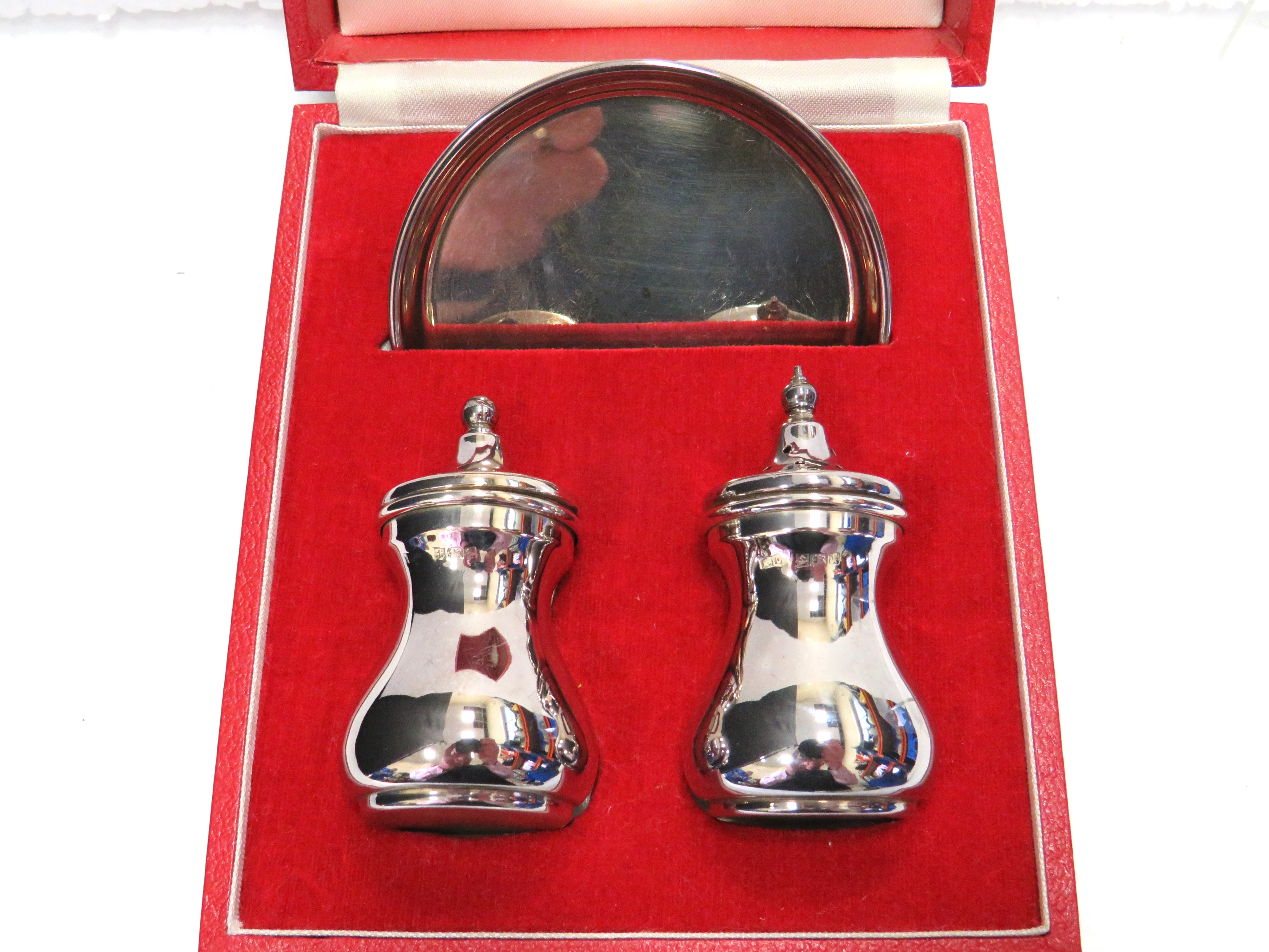 Silver Boxed presentation set of a pair of cruets and a small silver Salver.  Total Silver weight 10 - Image 2 of 3