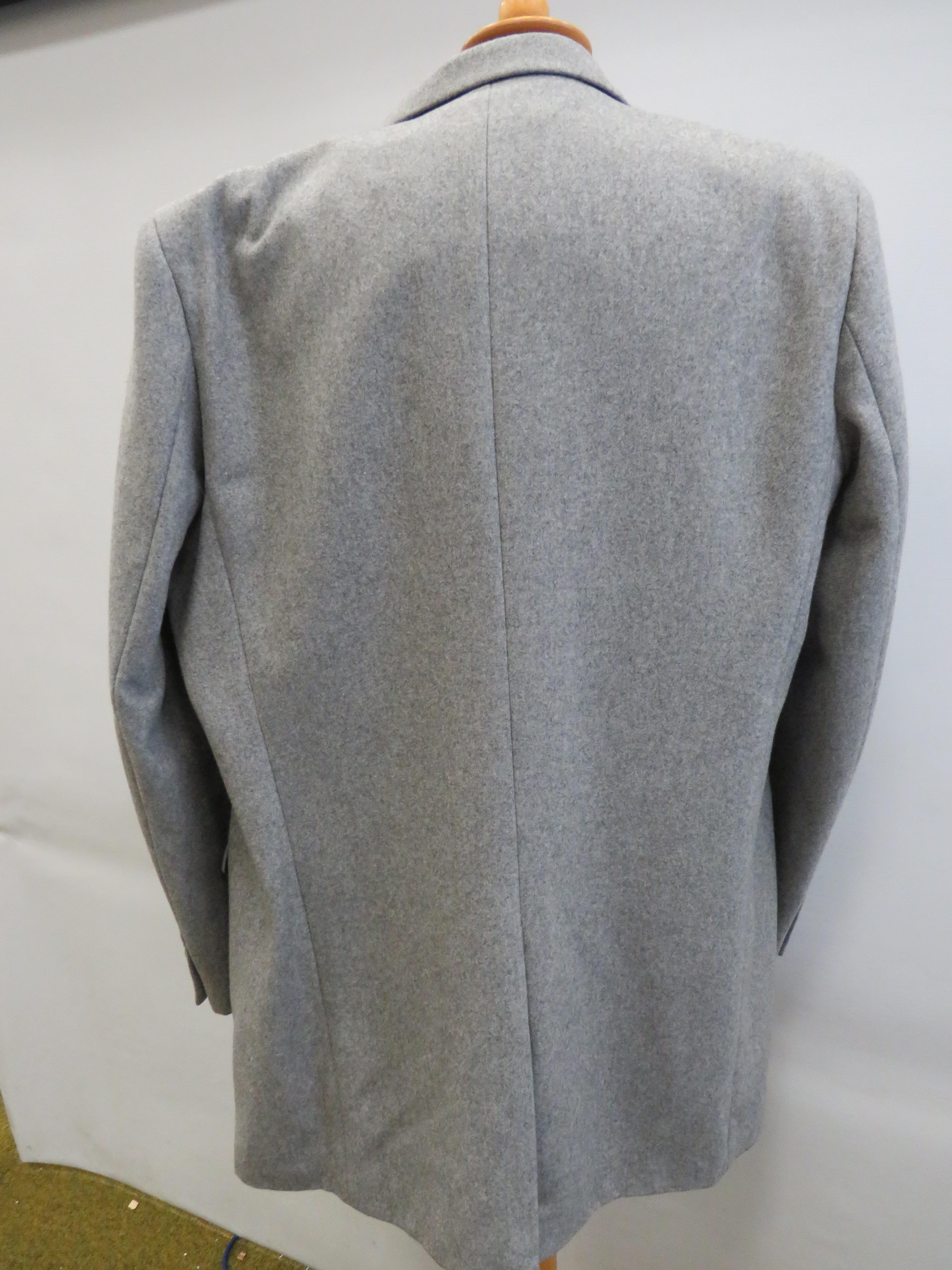 Gents long fitting 60% wool Jacket with flap pockets. Jacket size UK 44.  See photos.  - Image 3 of 5