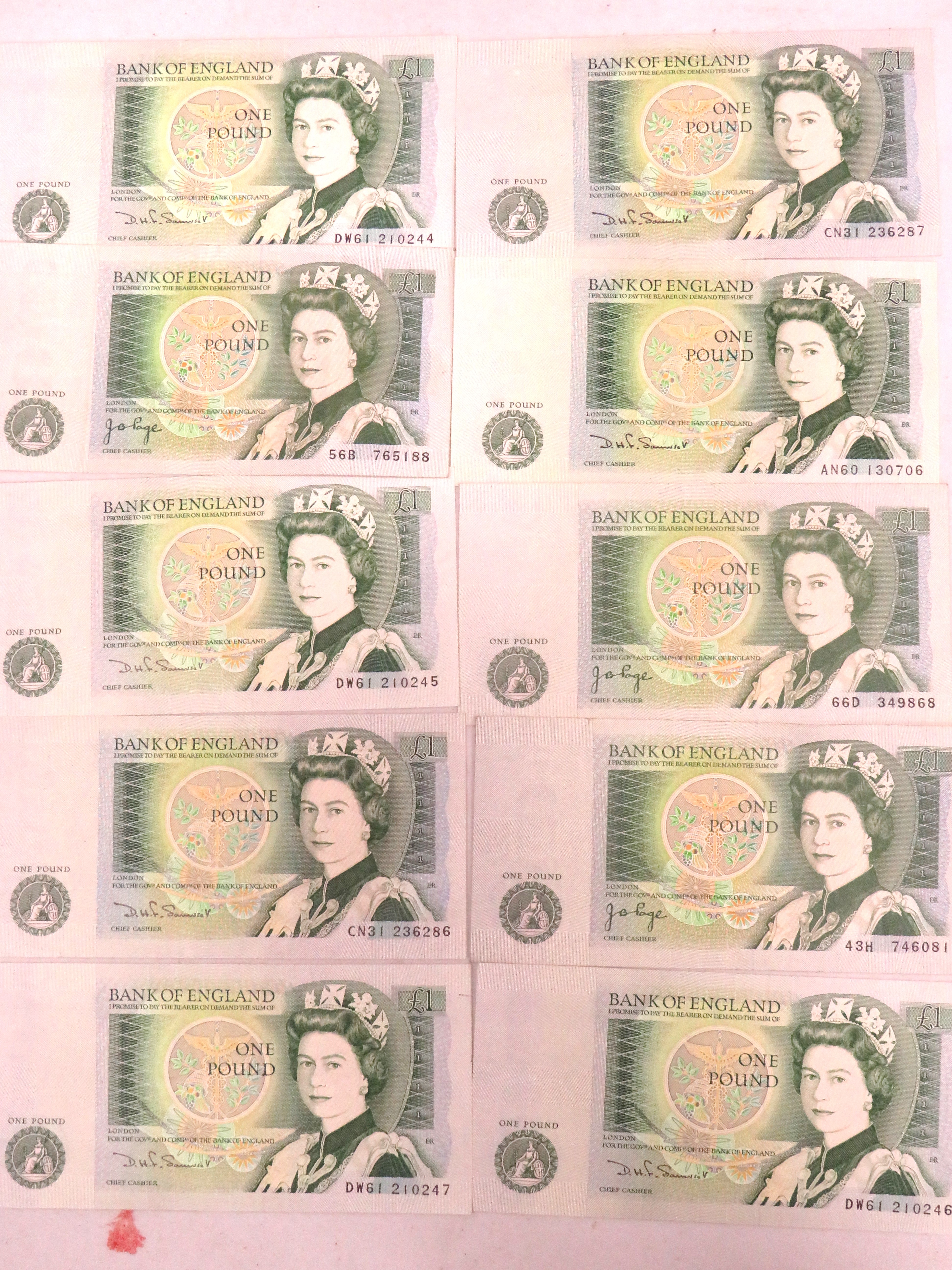 Ten Near Mint Vintage UK One Pound Notes.  See photos. 