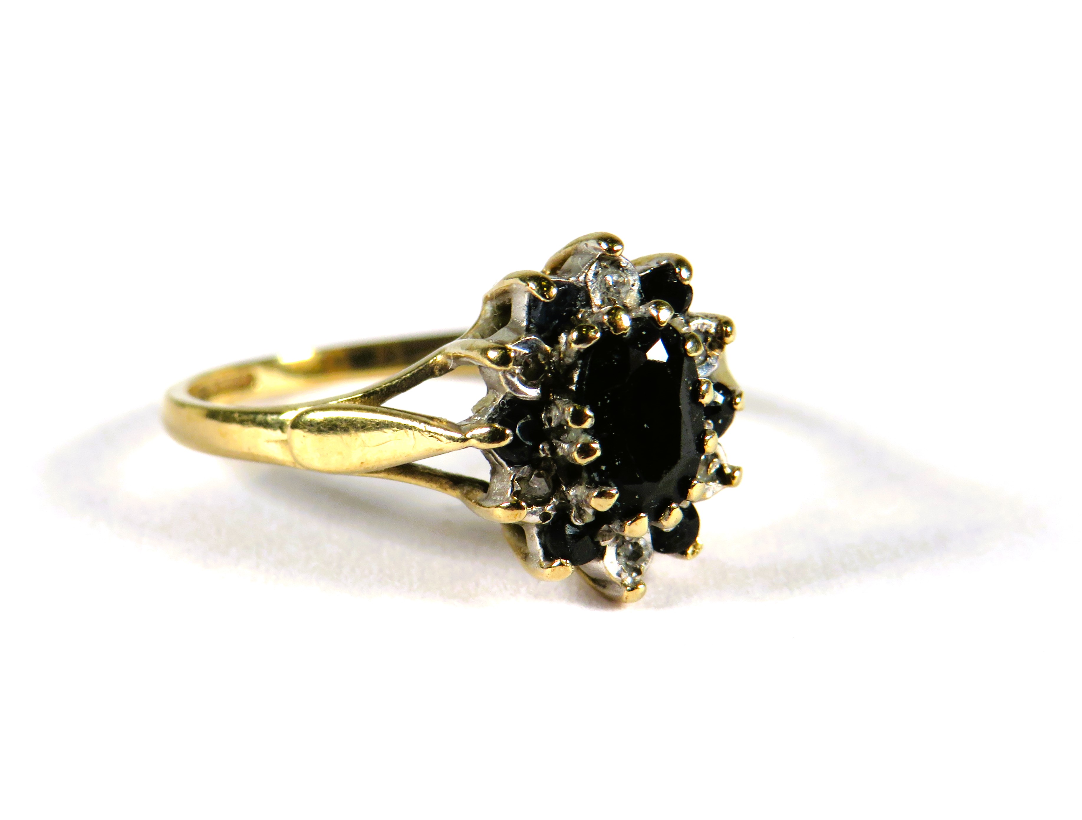 9ct Yellow Gold ring set with a central Sapphire with sapphire and Diamond surround in a flower patt - Image 2 of 4