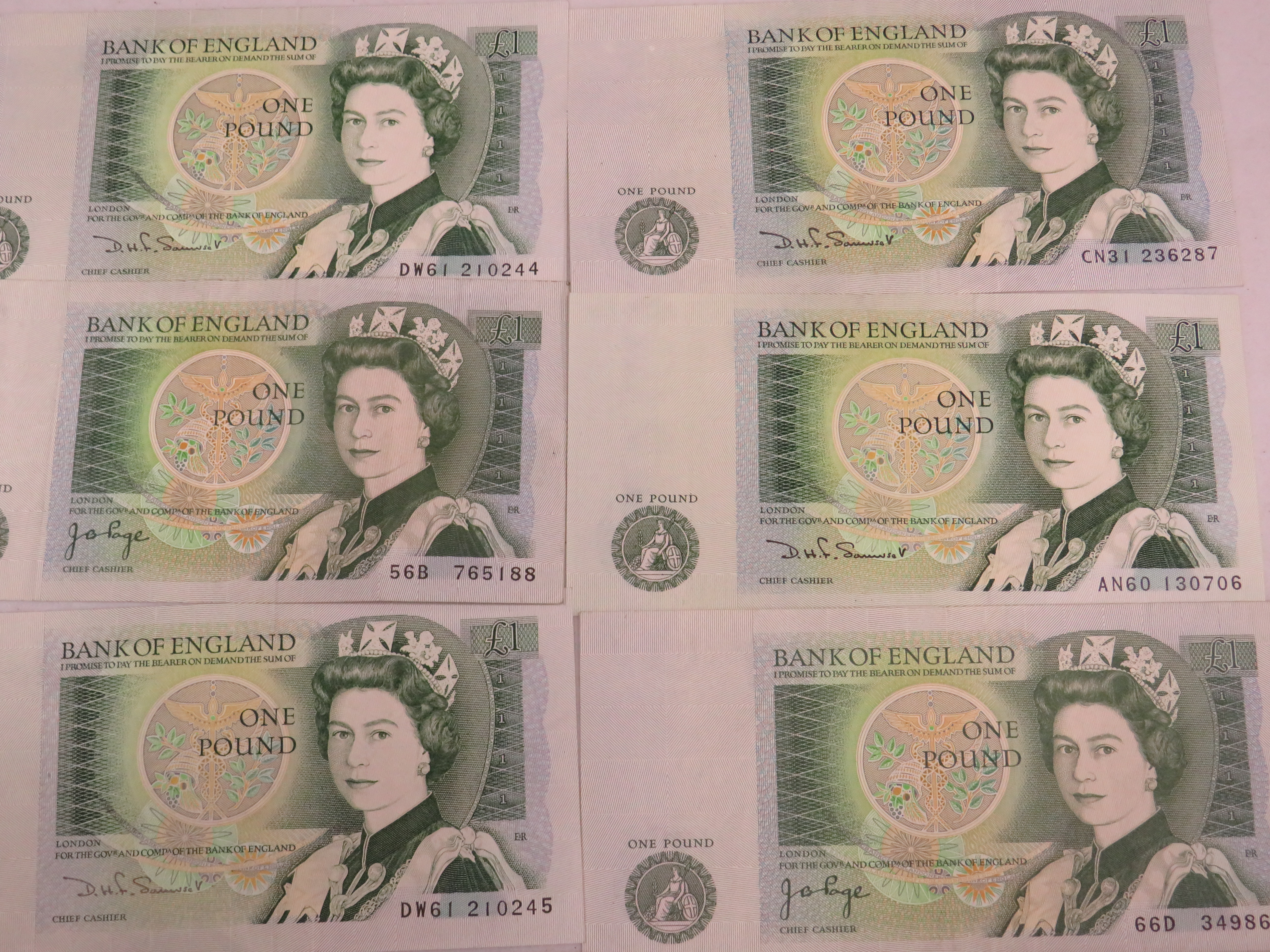 Ten Near Mint Vintage UK One Pound Notes.  See photos.  - Image 2 of 3