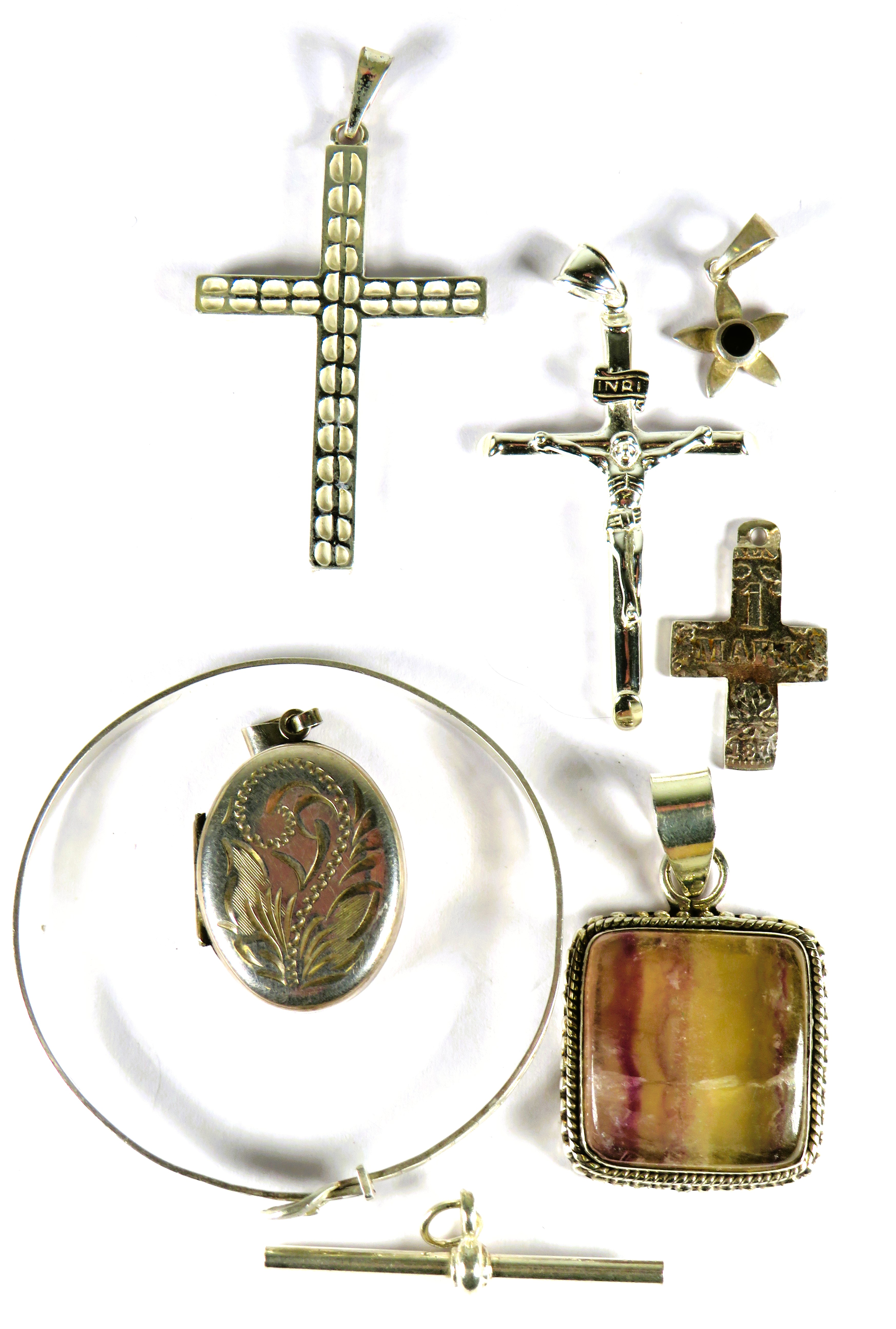 Good selection of 925 Silver items to include pendants, tee bar, crucifix, bracelet etc. see photos.