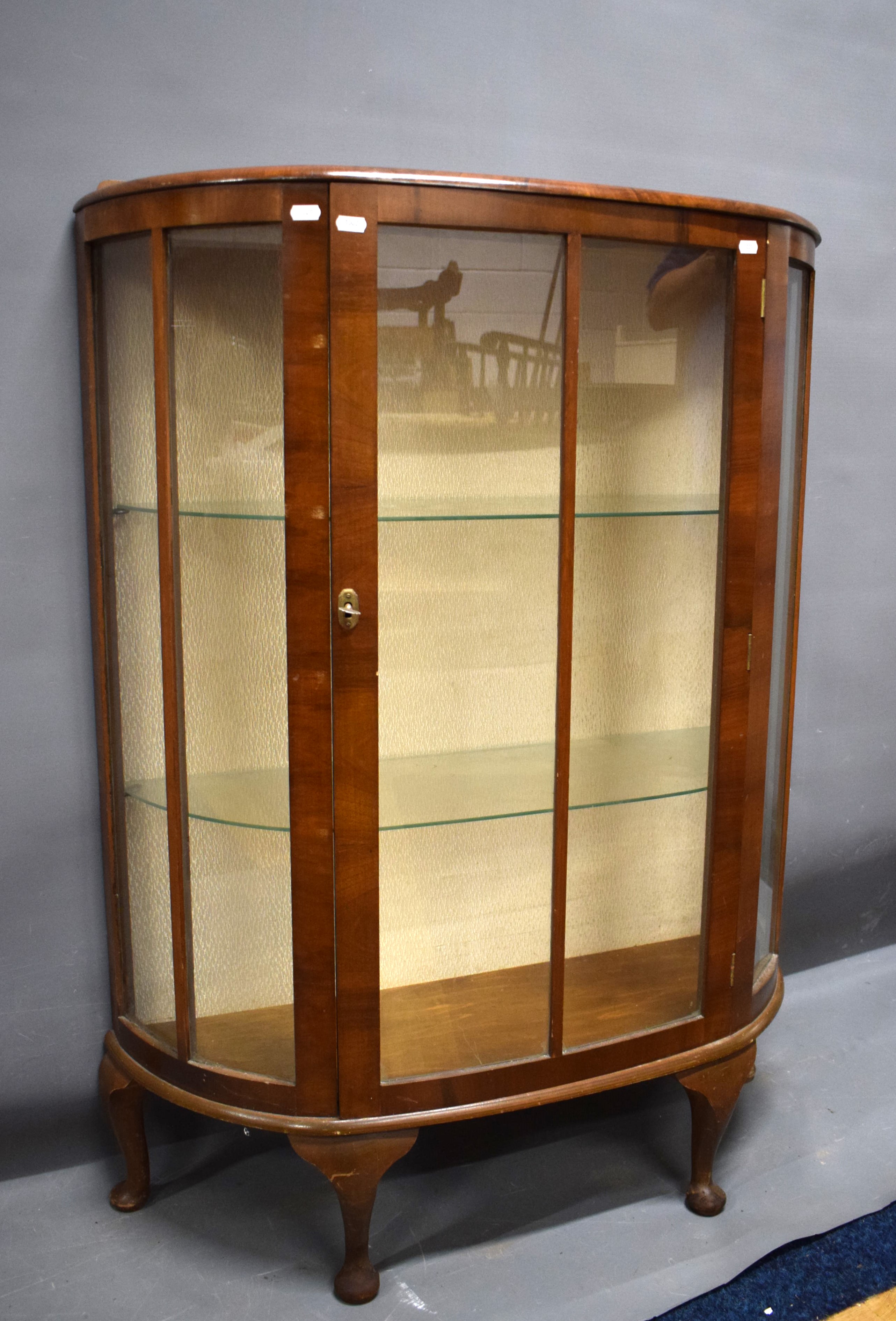 Vintage Bow Fronted China Cabinet with two curved glass shelves. Locks with Key..  Measures approx H - Image 2 of 2