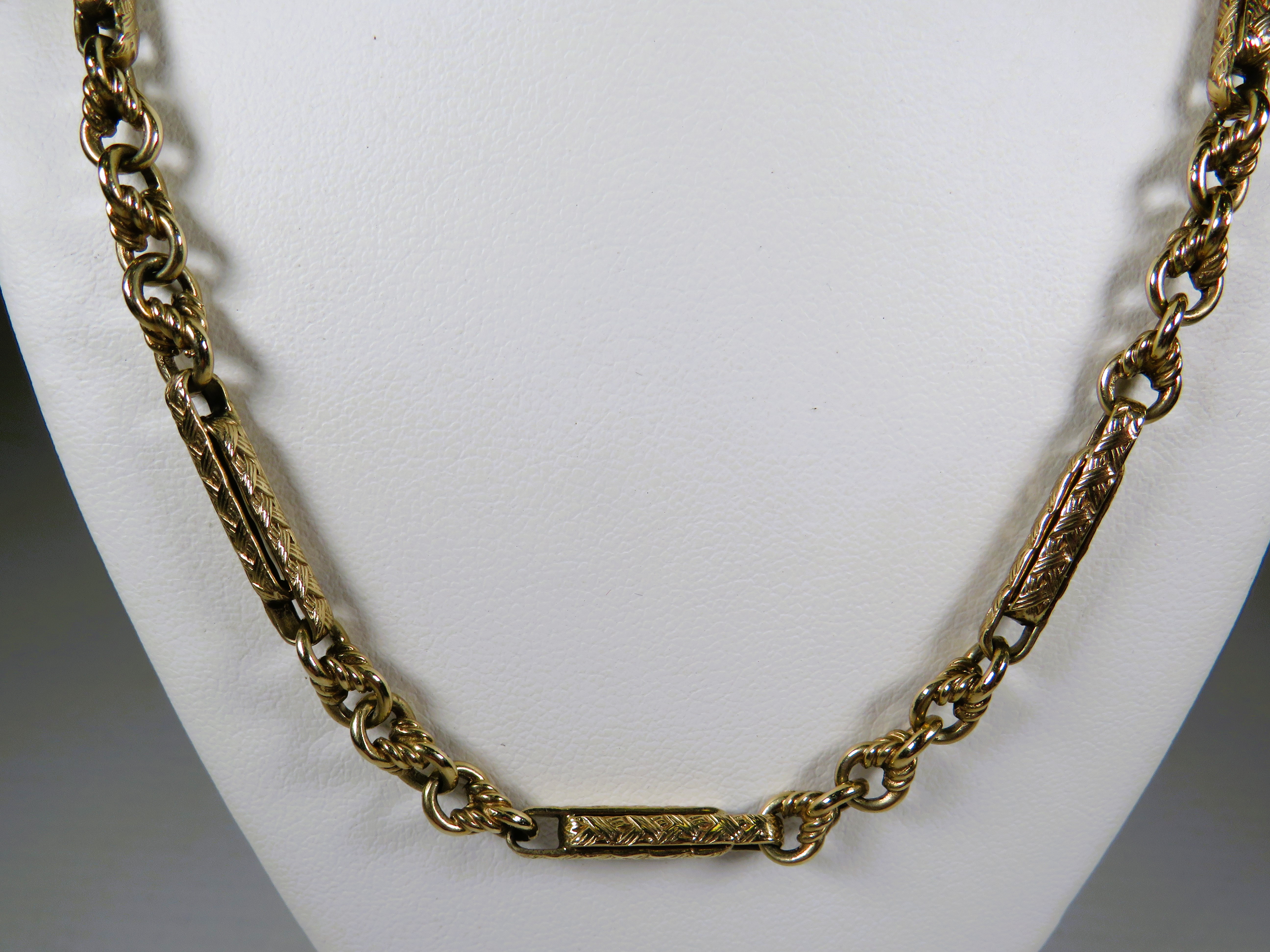 Attractive 9ct Yellow Gold Neck chain in the rare Gypsy Link pattern which measures 20 inches long.  - Image 3 of 4