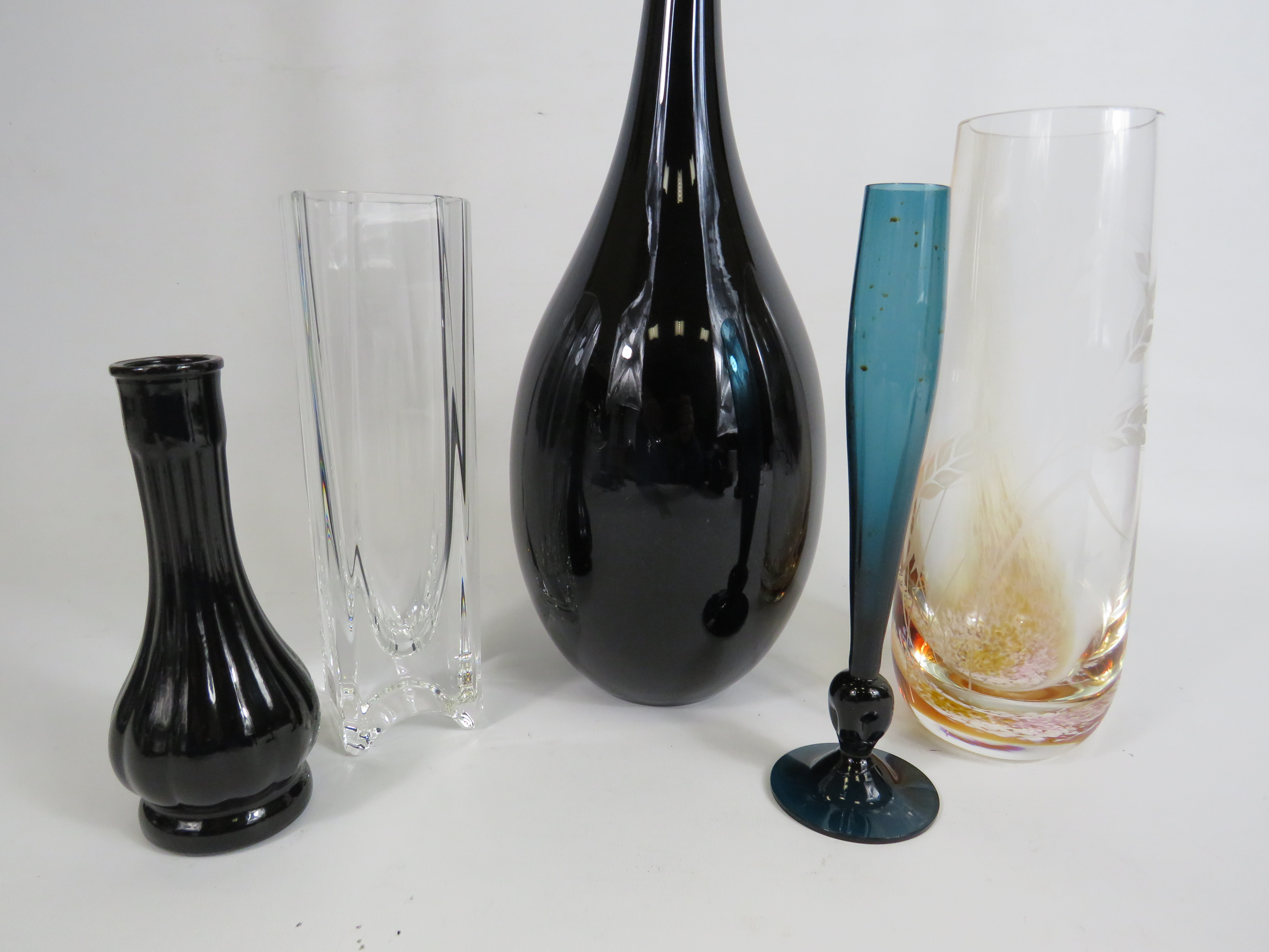 Vintage black glass orchid vase possibly Kosta Boda Kjell Engman, a Serves crystal vase plus other - Image 2 of 2
