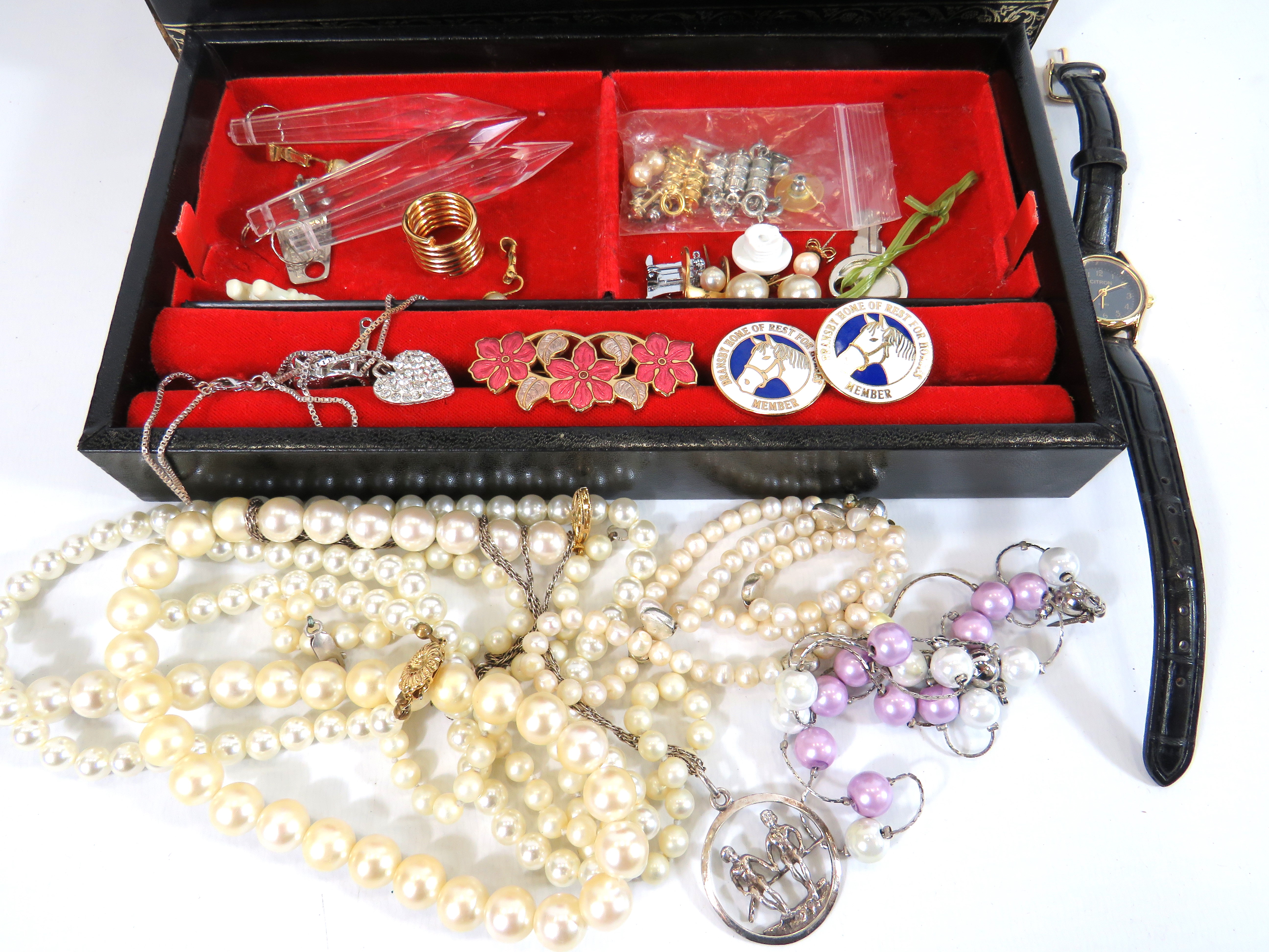 Jewellery box containing Pearl Necklaces, Pearl Stud Earrings,  Miniature 9ct Gold Heat Shaped penda - Image 2 of 3