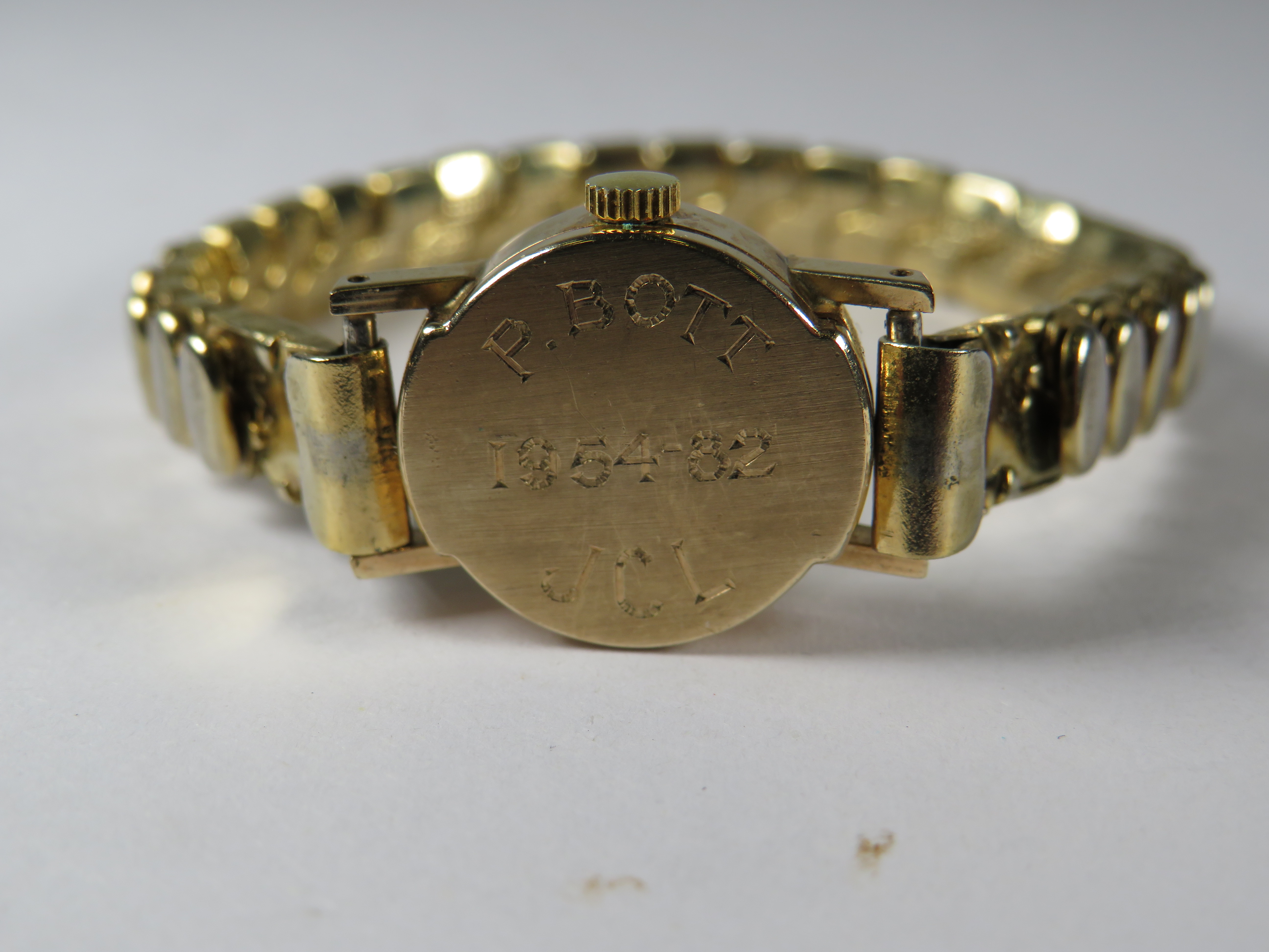 Ladies Rotary quartz watch with expanding strap. 9ct Body. May need new battery. See photos.  - Image 3 of 4