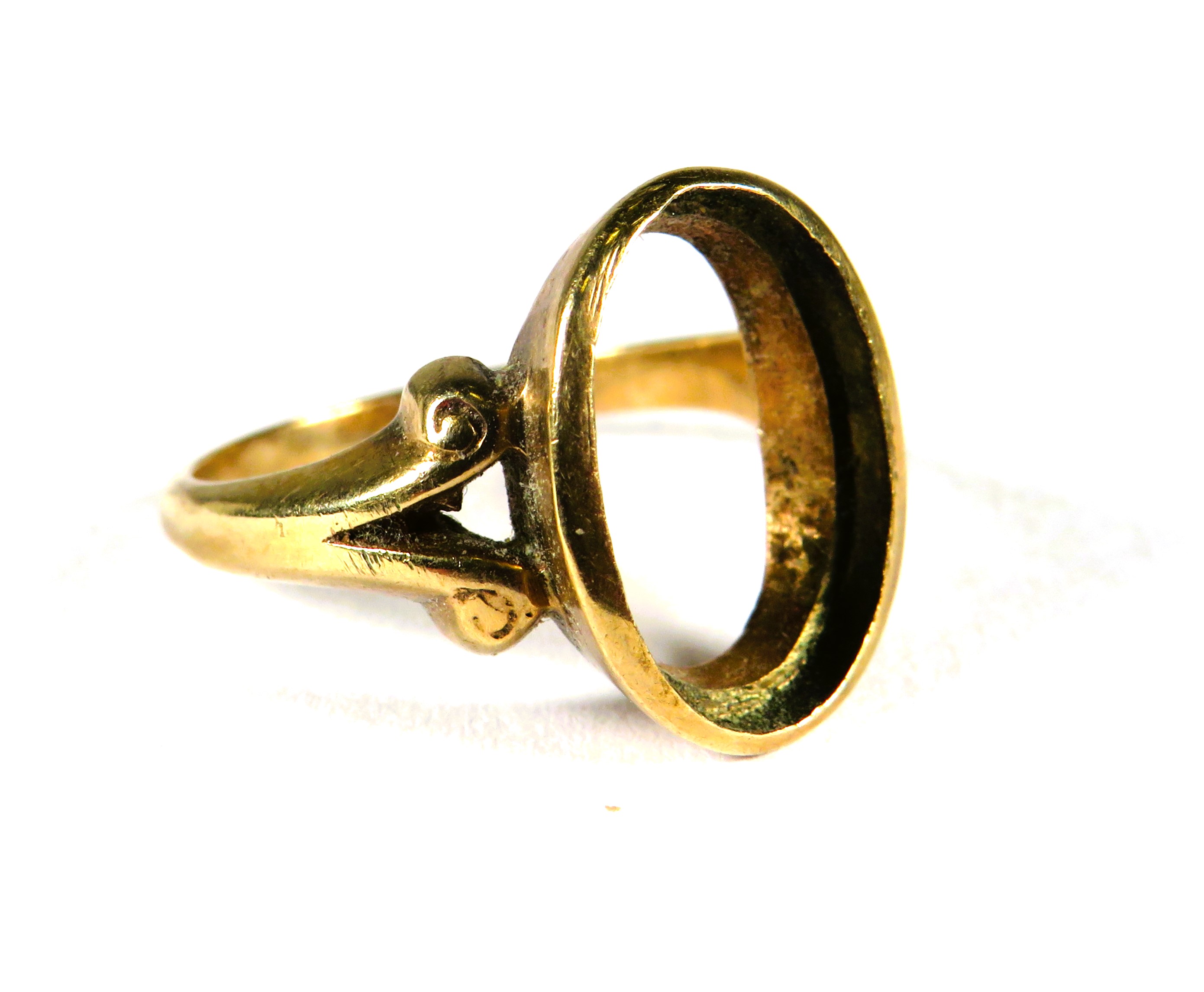 9ct Yellow Gold ring with Vacant mount, suitable for jeweller or project. Finger size 'N-5'  3.5g - Image 2 of 3