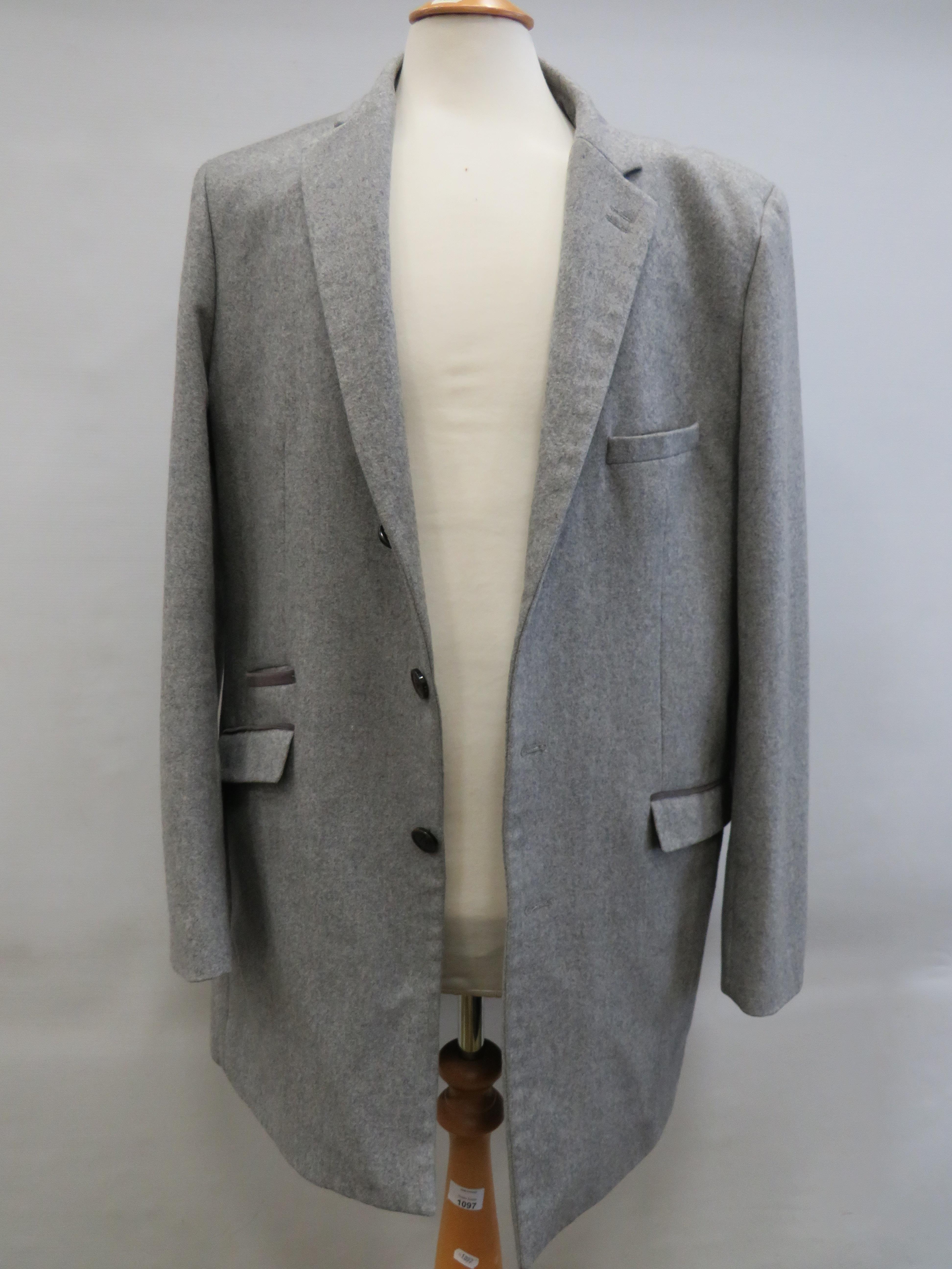 Gents long fitting 60% wool Jacket with flap pockets. Jacket size UK 44.  See photos. 