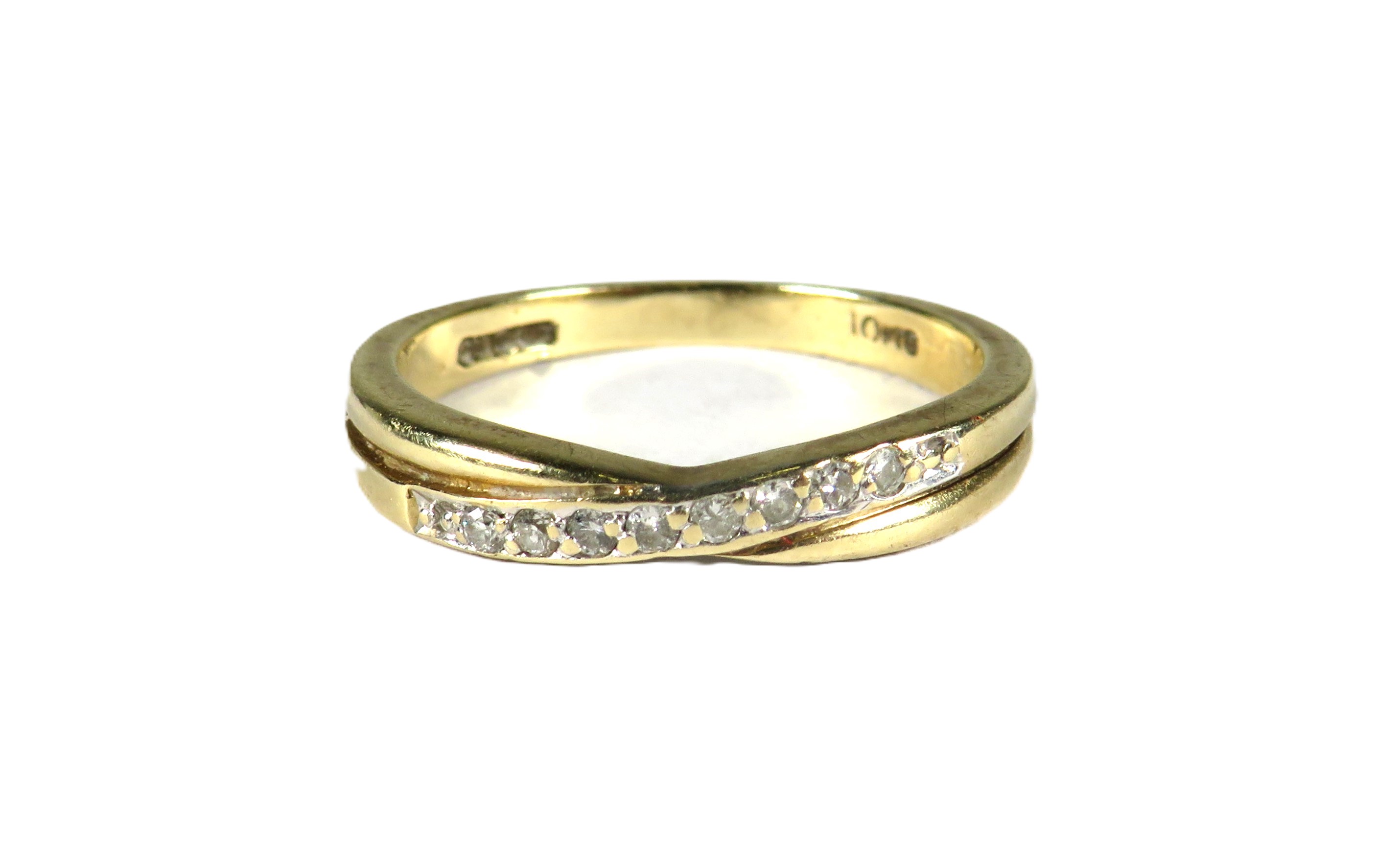 9ct Yellow Gold Multi Diamond set ring,  Finger size 'N-5'  2.2g  approx 0.10pts Diamonds. See phtos