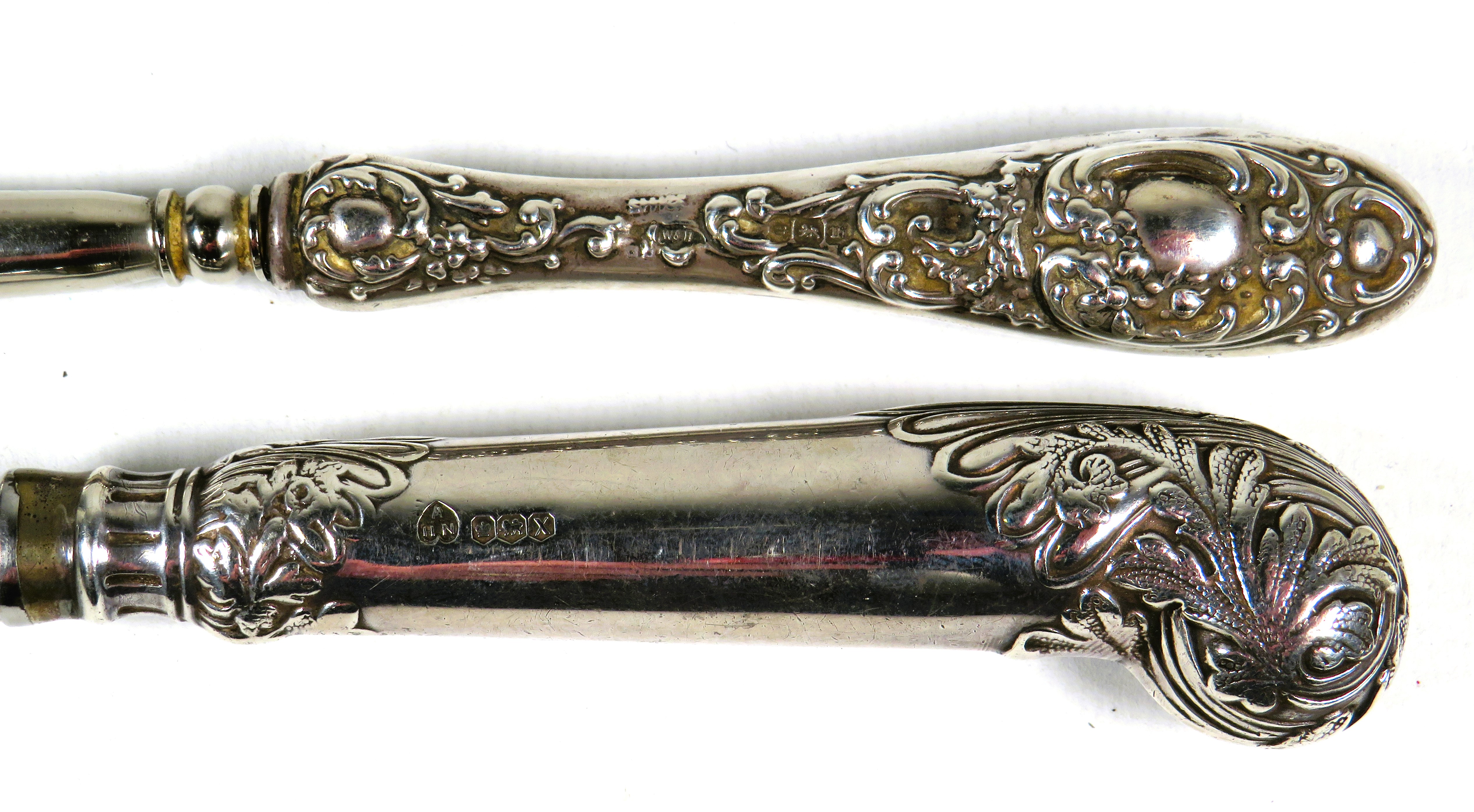 Walker & Hall Silver Handled Shoehorn (10.5 inches) Hallmarked for London 1924 plus a Pistol Gripped - Image 2 of 2