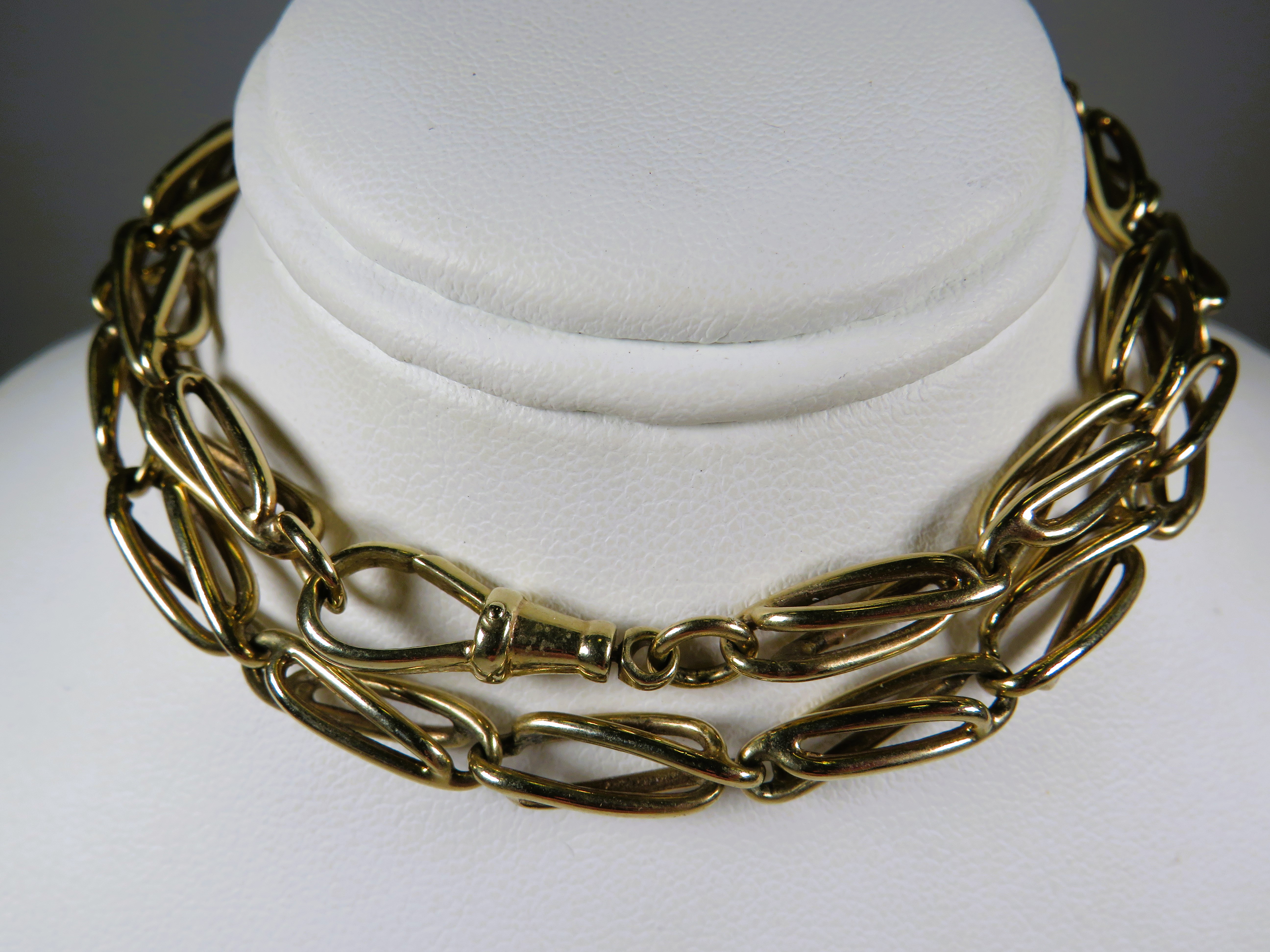 9ct Yellow Gold Chain made from Elongated Links. Measuring 18 inches long and weighs    31.2g