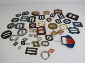 Good selection of Bakelite, plastic, wooden and metal beslt buckles.