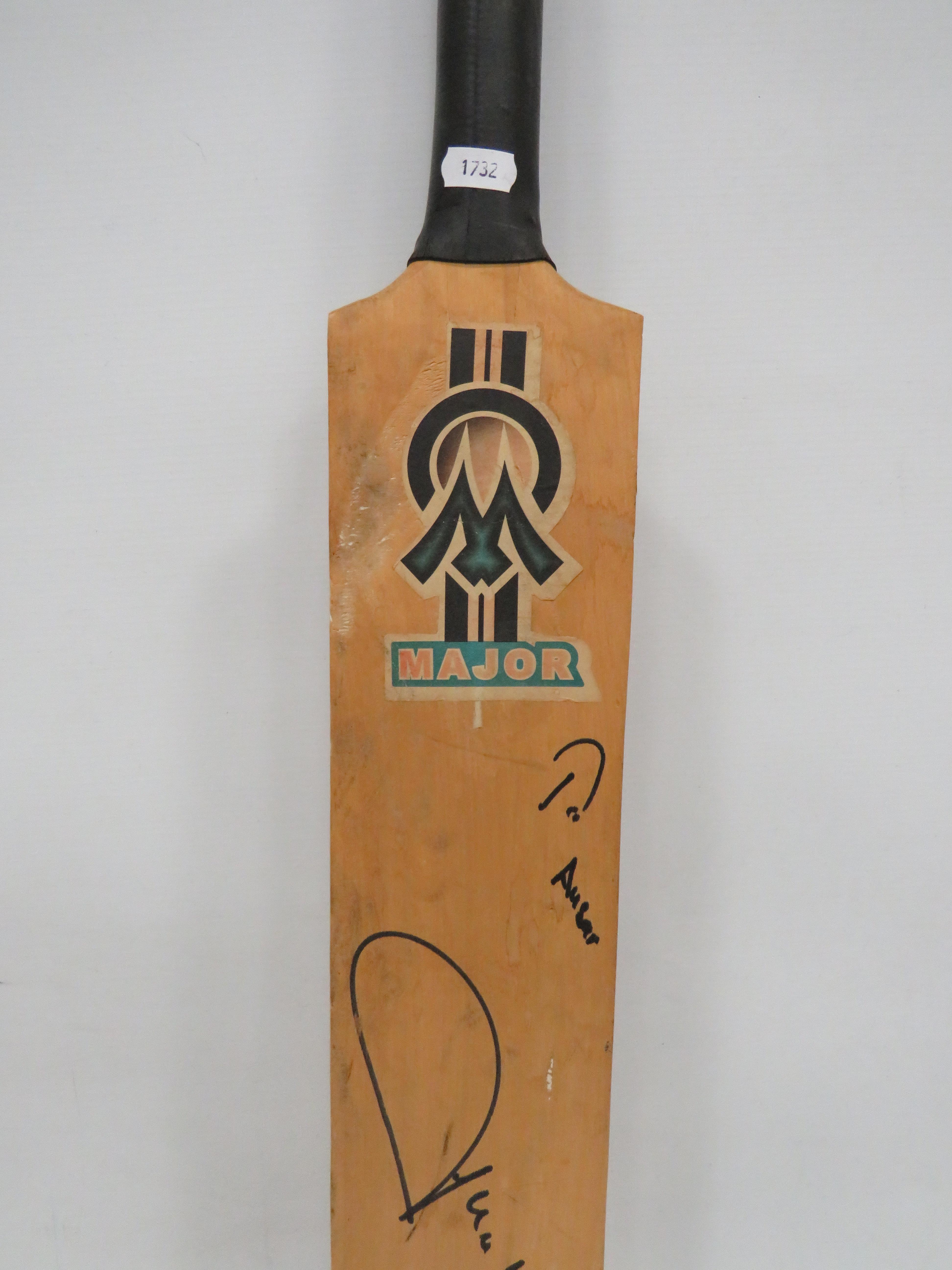 Childs Size Cricket bat by 'Major', 32 inches long. Indistinct signature to face. See photos - Image 3 of 4