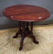 Lovely Circular topped table with four column pedestal raised on curved bracket feet. Measures