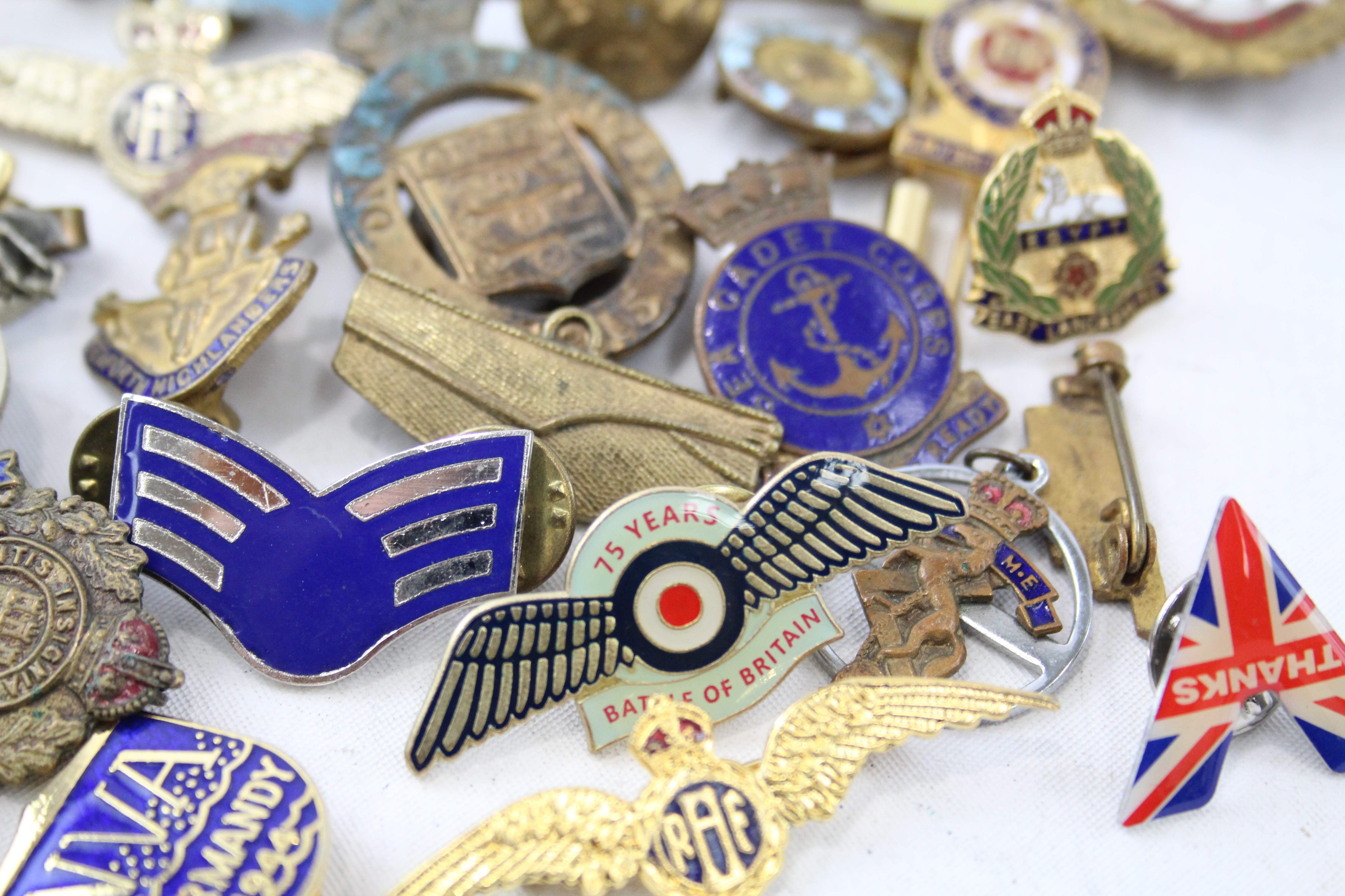 Mixed lot of Military Lapel and Sweetheart Badges to inc. Royal Navy, S.A.S . R.A.F etc. 2341437 - Bild 2 aus 7