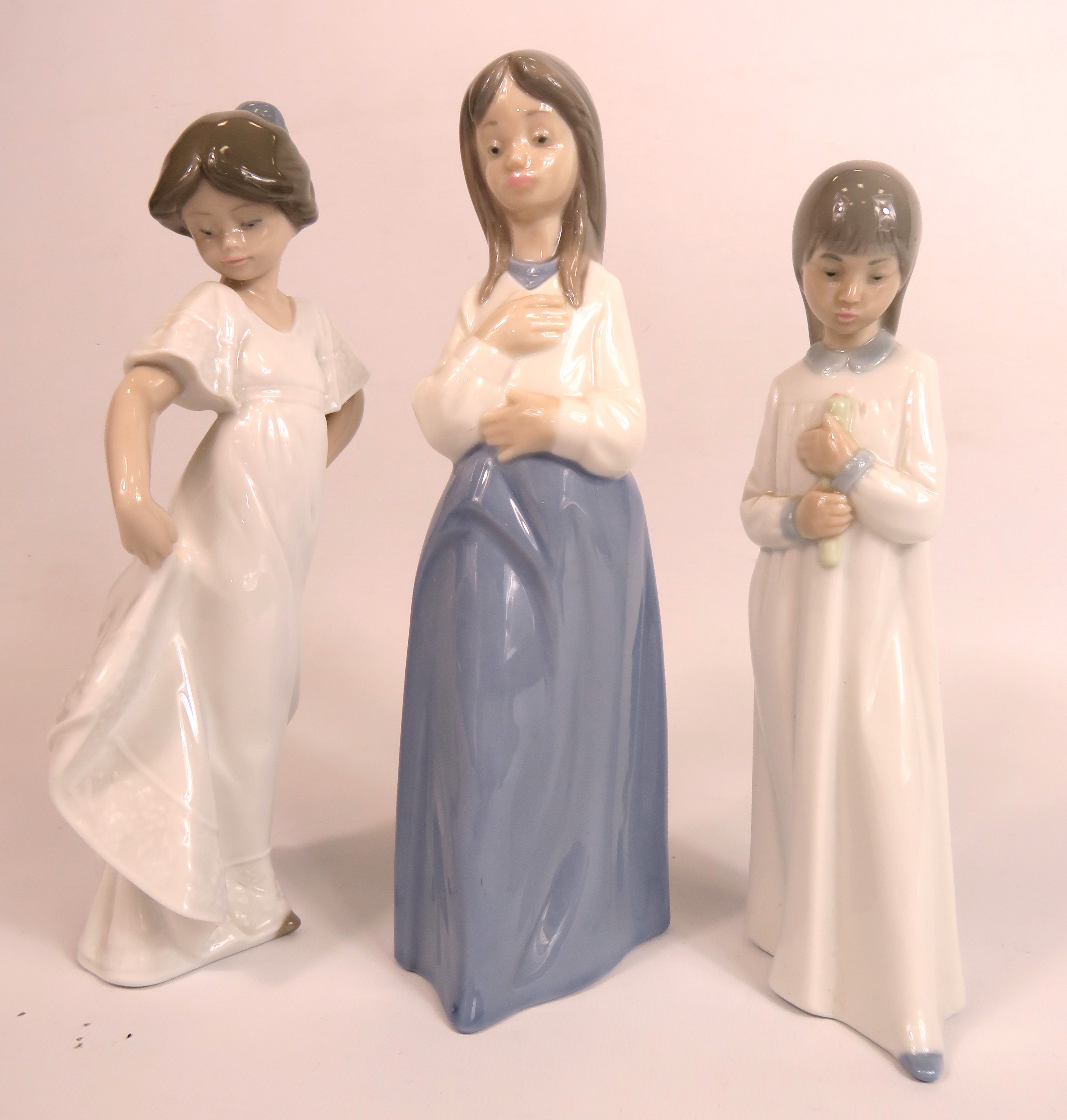 3 Nao figurines of girls the tallest stands 23cm.