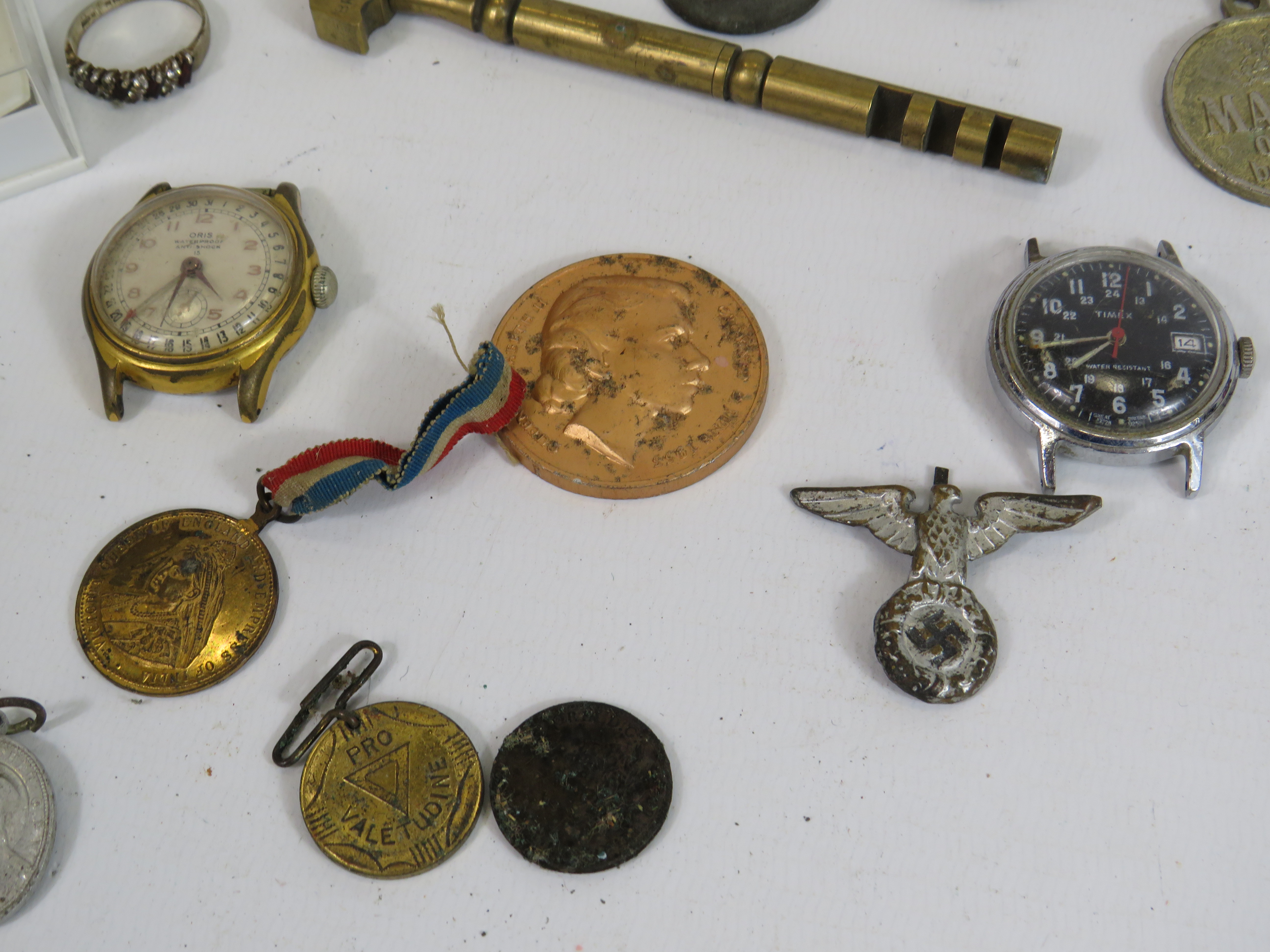 Mixed collectables lot including lighter, medals, tokens, banknotes, pencils and some silver items. - Image 2 of 7