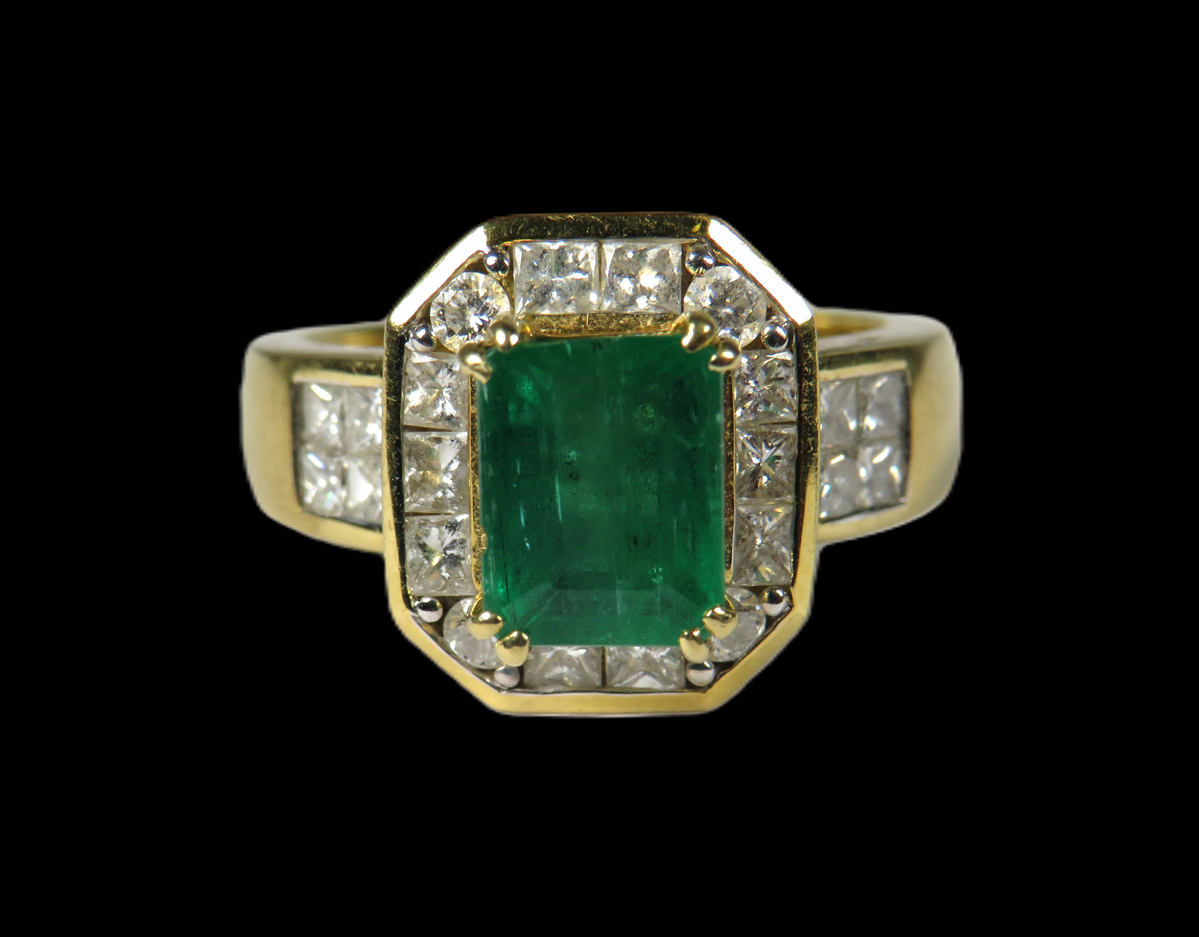 18ct Yellow Gold Art Deco Style Ring set with an amazing Central Emerald - Image 3 of 3