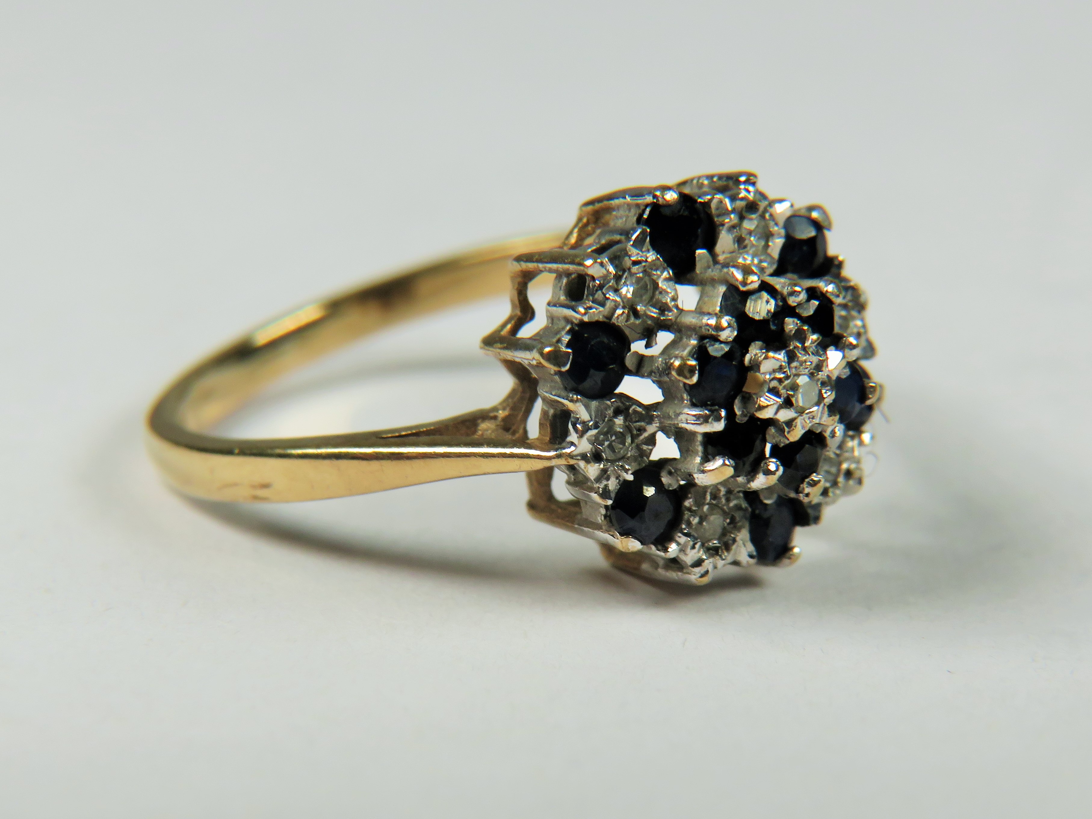 9ct Yellow Gold Diamond as Sapphire ring set in a Flower pattern.   Finger size 'M-5'   2.4g - Image 3 of 4