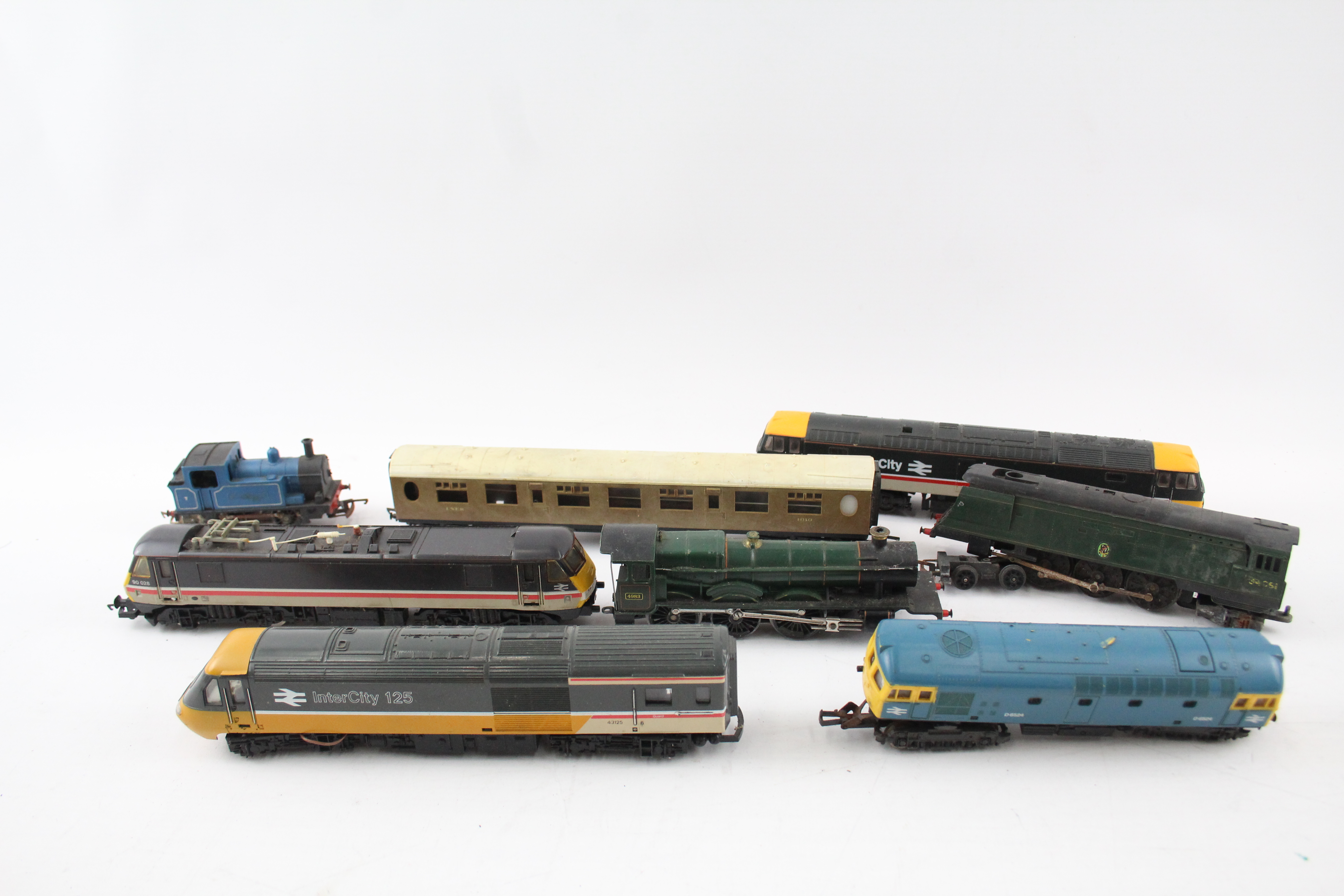 8 x OO Gauge Model Railways Inc Locomotives Inter City, Triang, Hornby Etc 681563