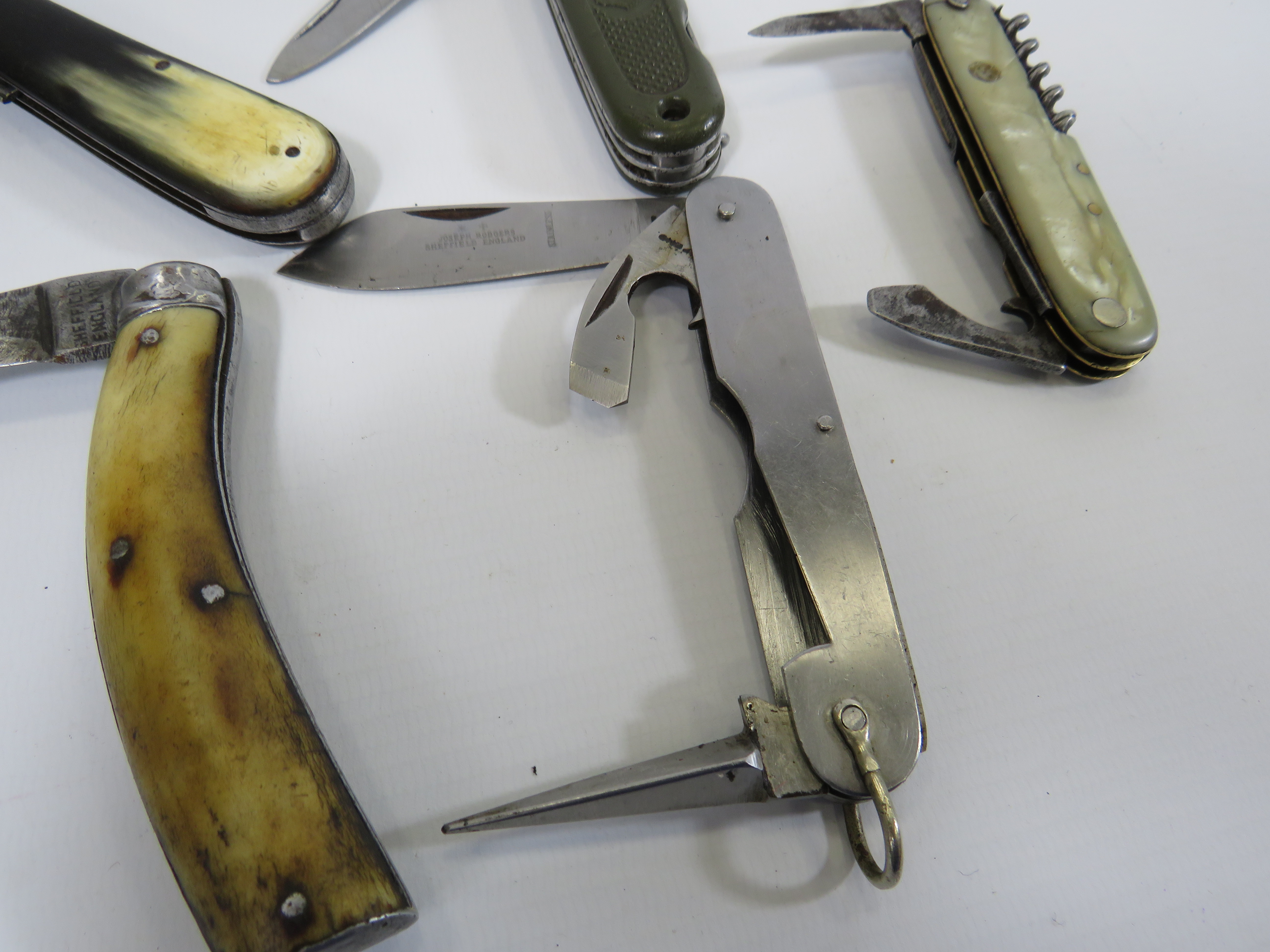 5 Vintage penknives some with multi tools, 2 have got broken blades see pics. - Image 5 of 5