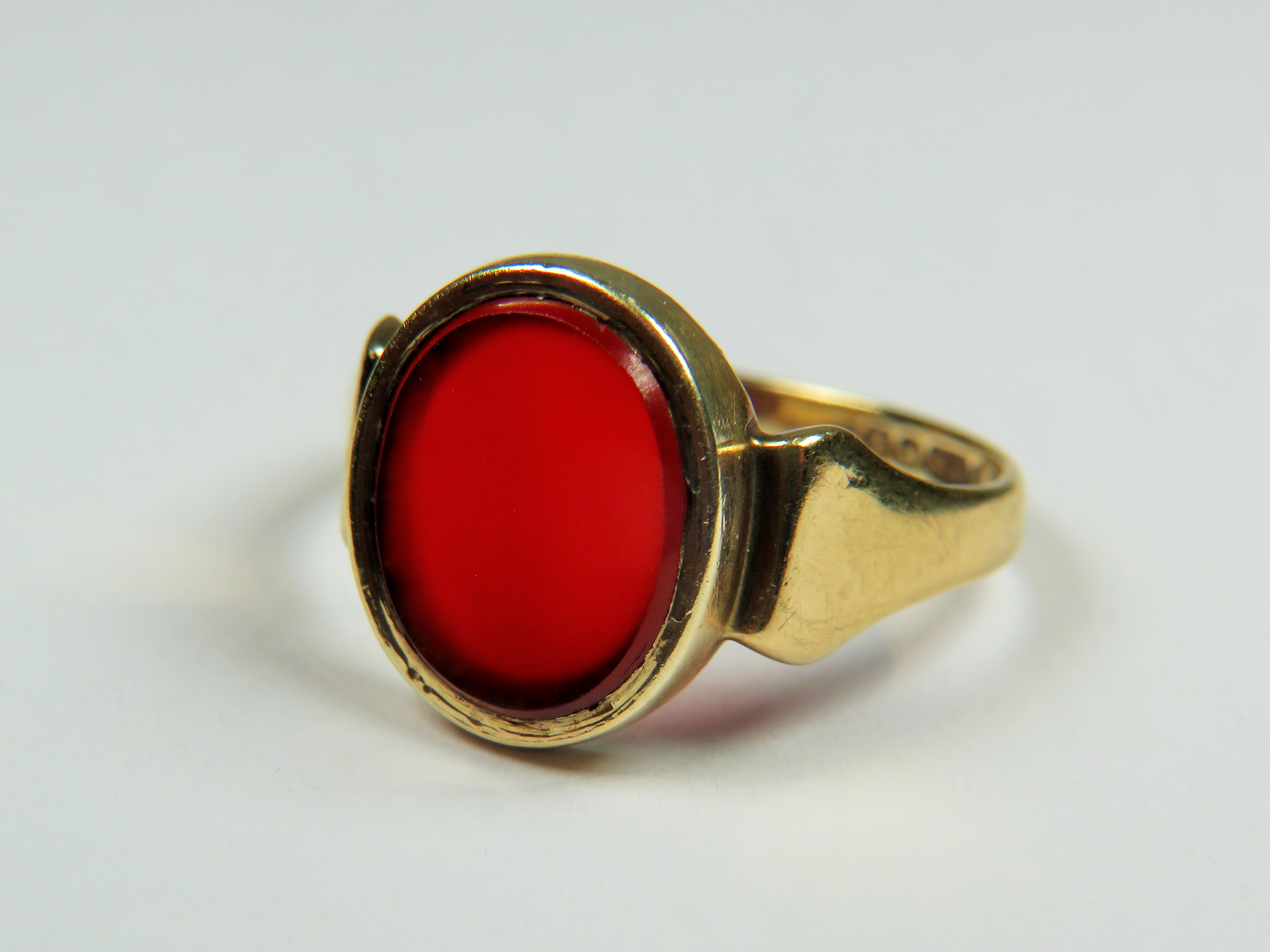 9ct Yellow Gold, Carnelian set ring. Finger size 'Q-5'  3.0g - Image 3 of 4