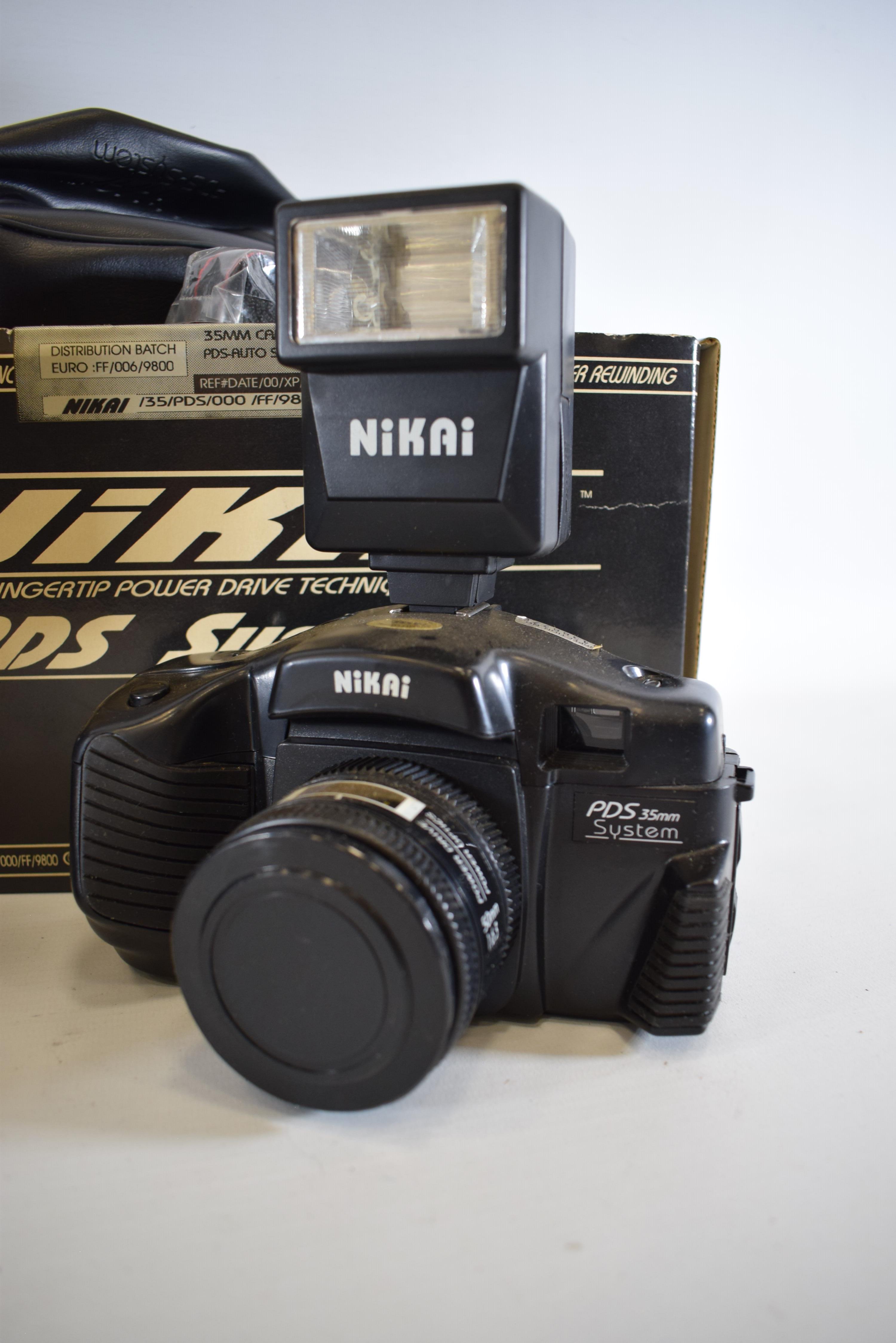 Nikai Auto power drive camera with flash plus a Voitlander VSL 35mm SLR camera plus accessories with - Image 3 of 3